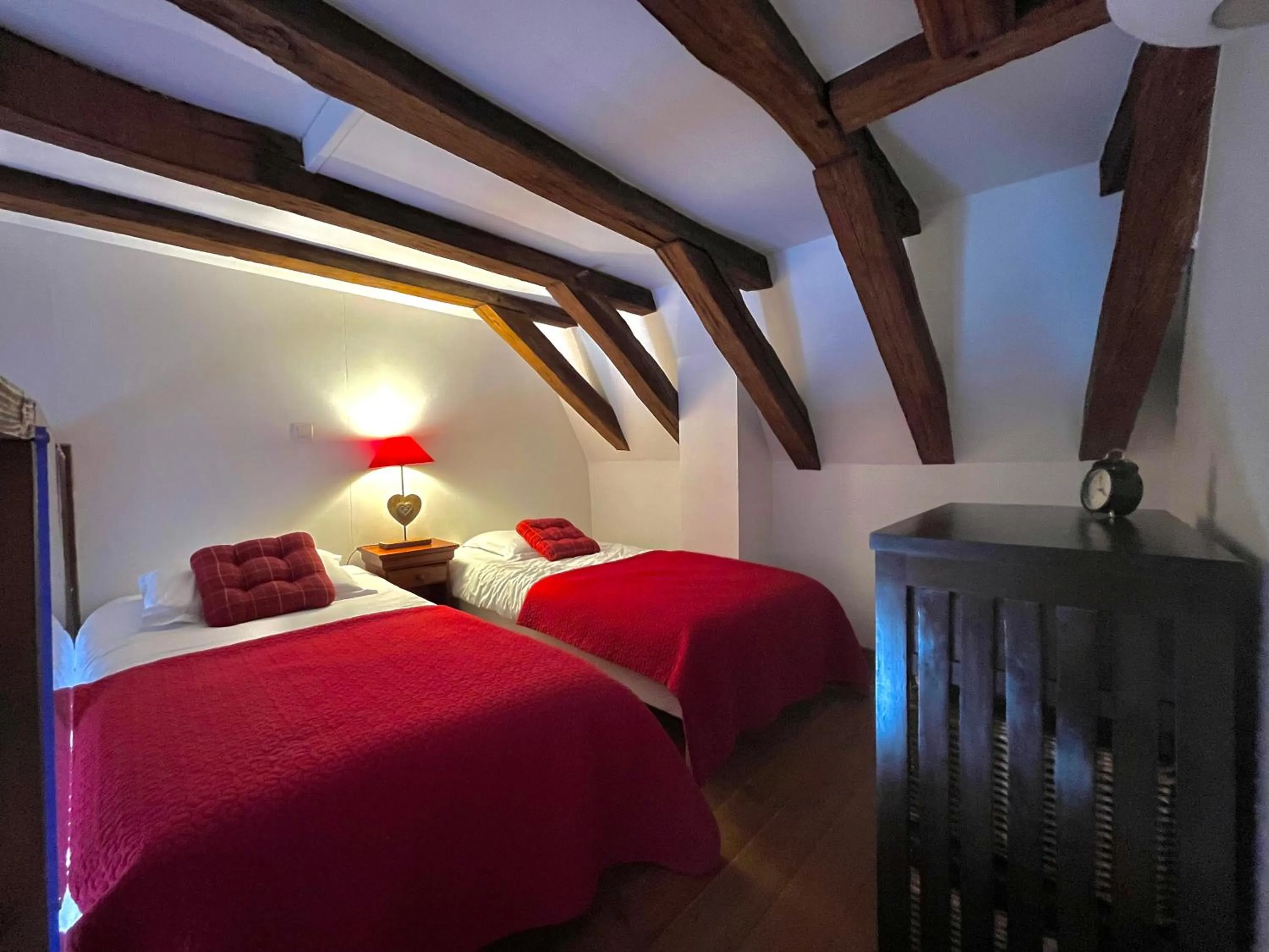 Bed in Hôtel-Restaurant-Chambre Insolite Spa - Le XII de Luynes