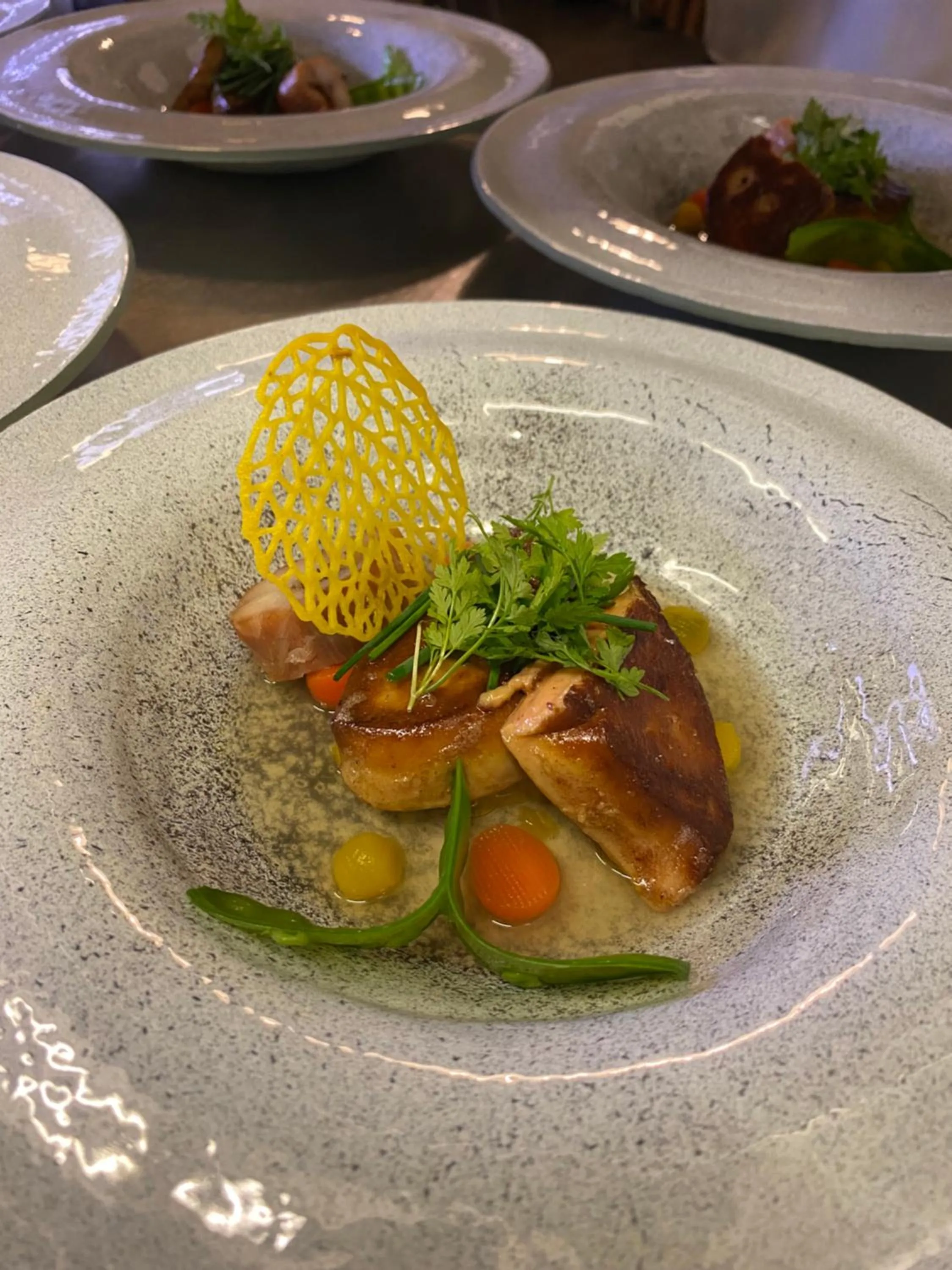 Food and drinks in Hôtel-Restaurant-Chambre Insolite Spa - Le XII de Luynes