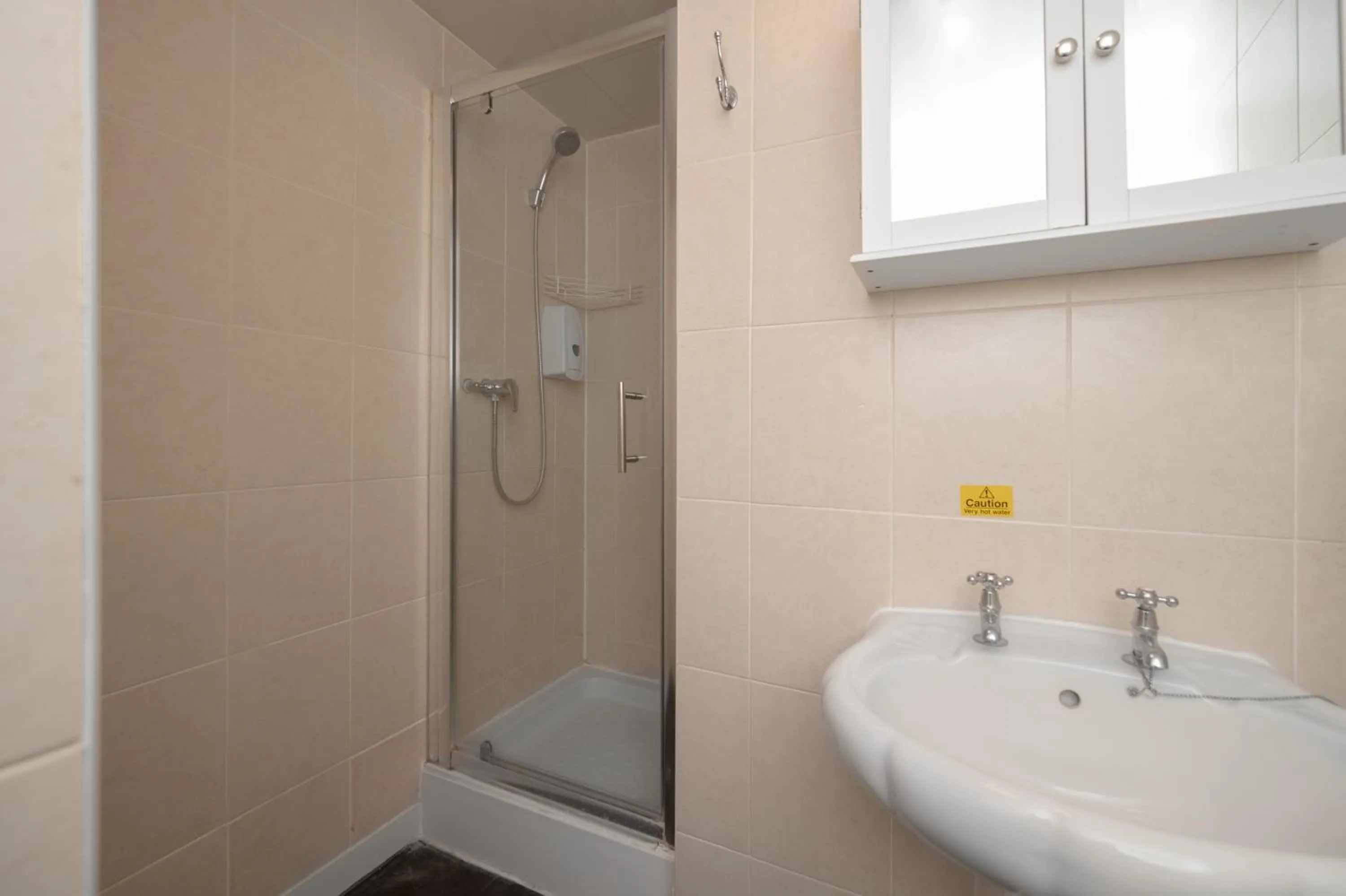 Bathroom in Flexistay Tulsi Aparthotel