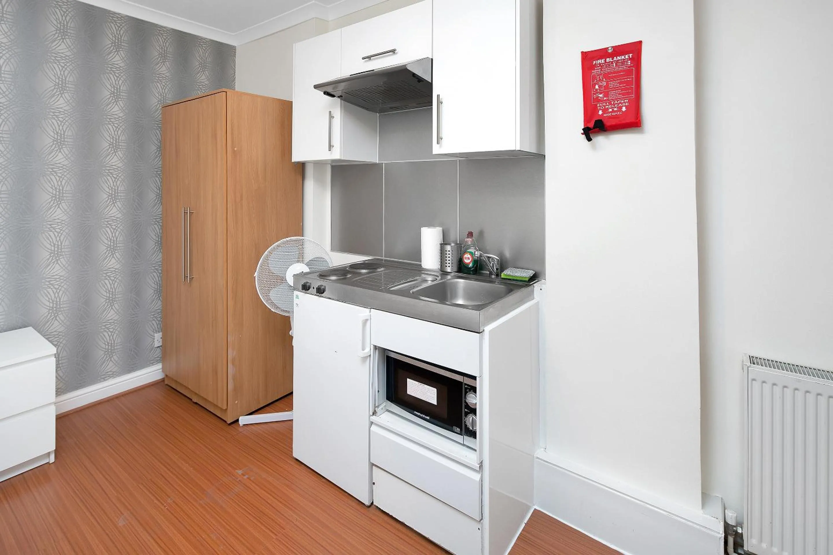 Kitchen or kitchenette in Flexistay Tulsi Aparthotel