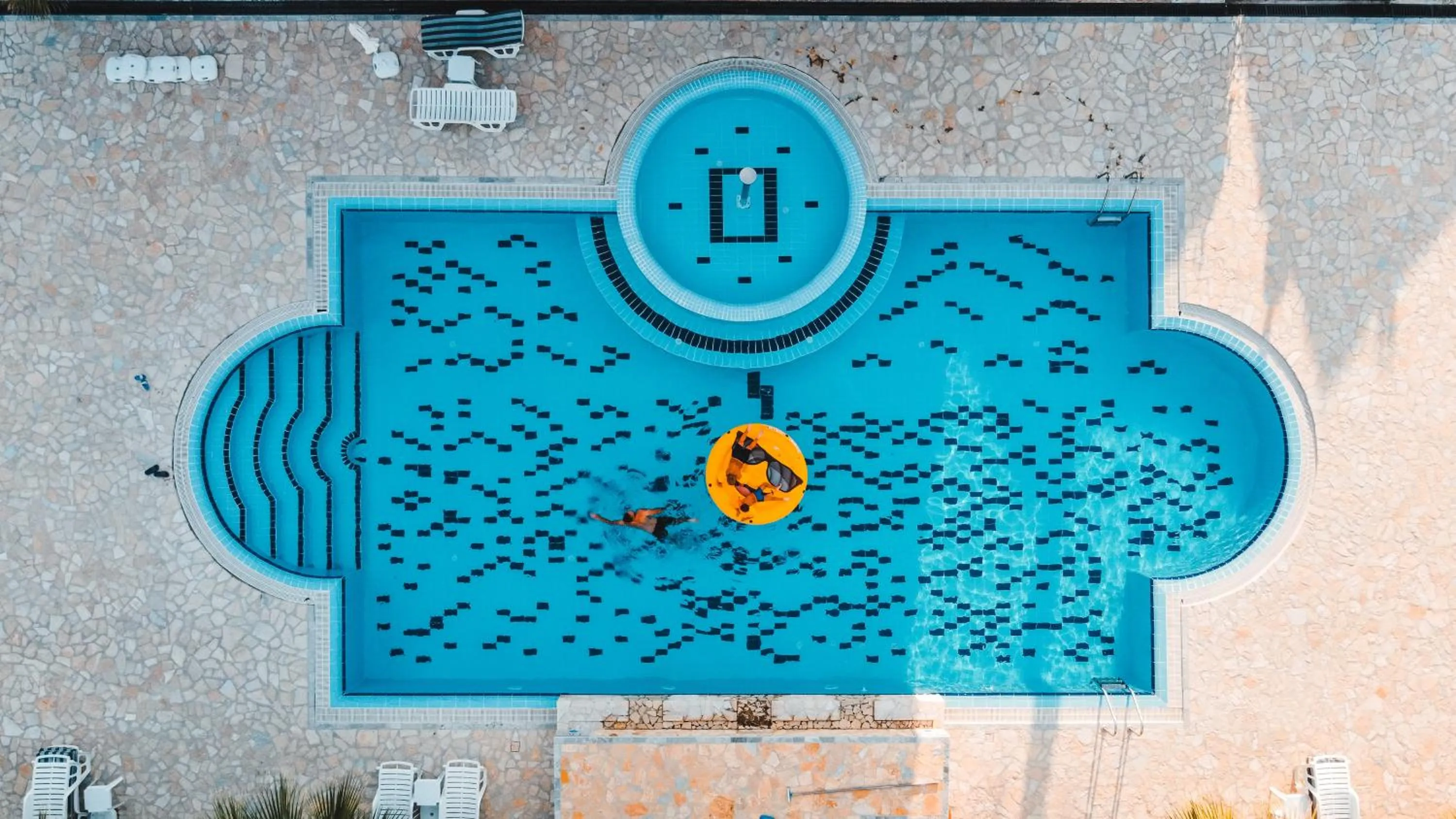 Swimming pool in Rambuje Resort