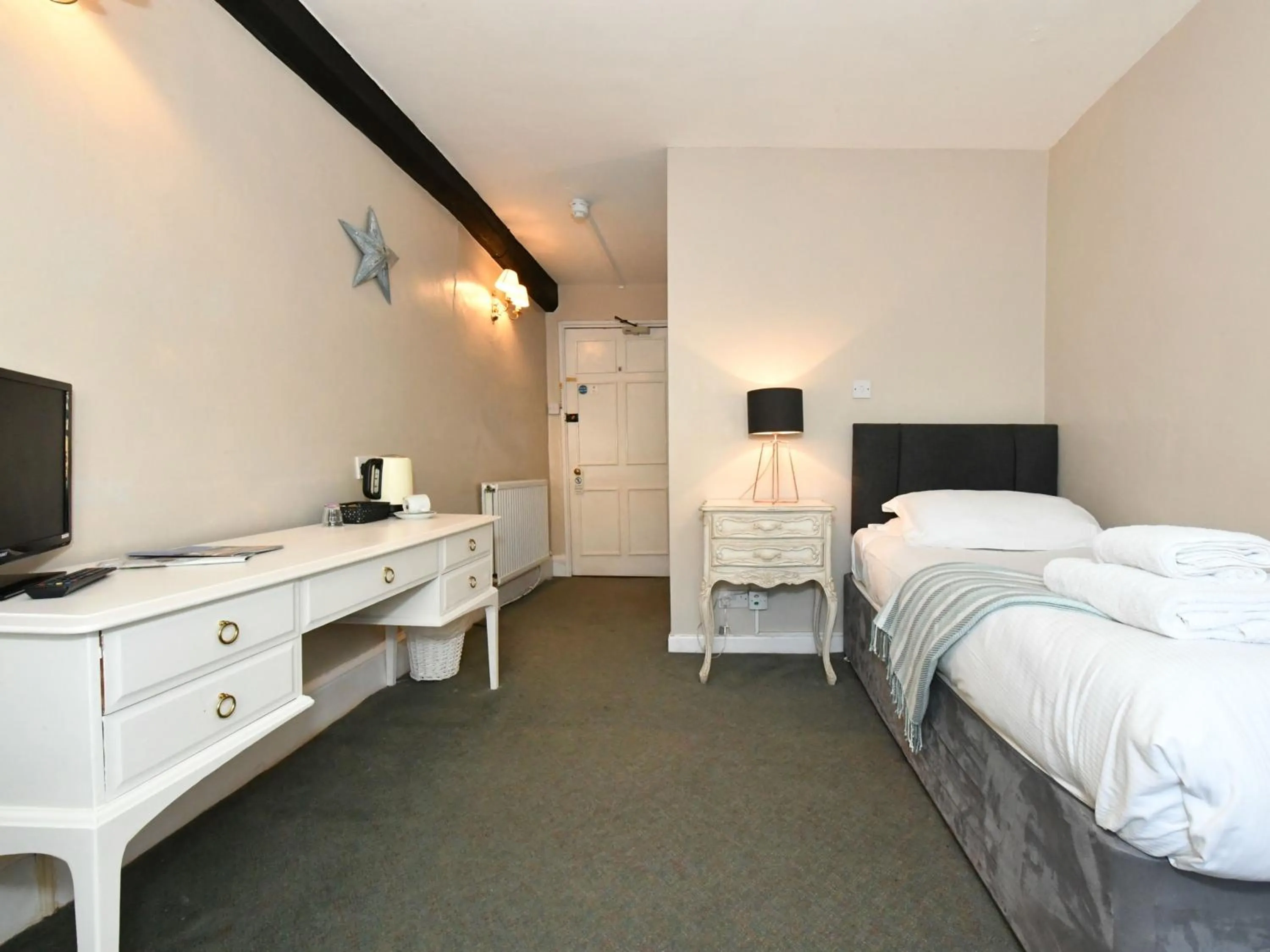 Bedroom, Bed in Lansdowne Strand