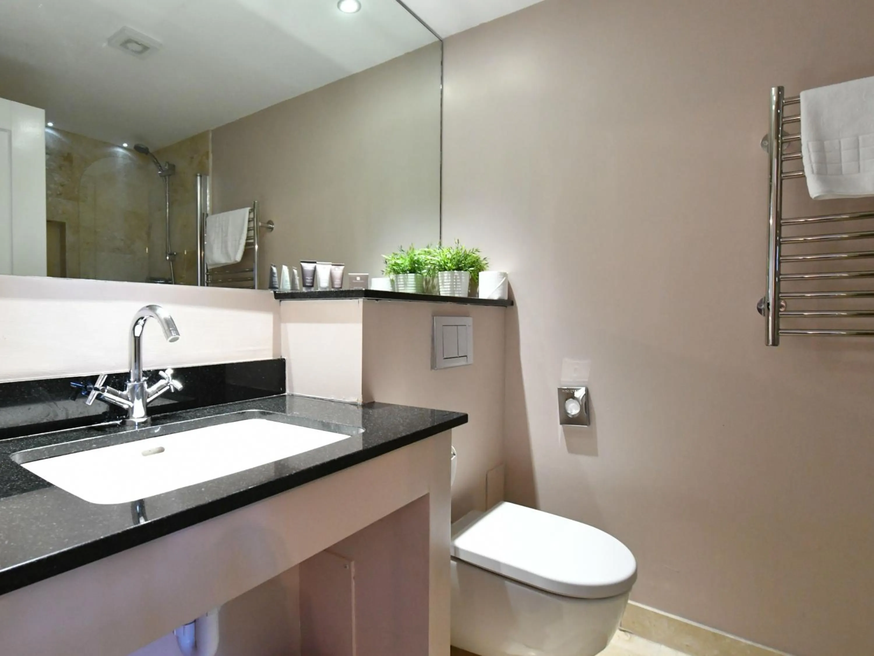 Bathroom in Lansdowne Strand