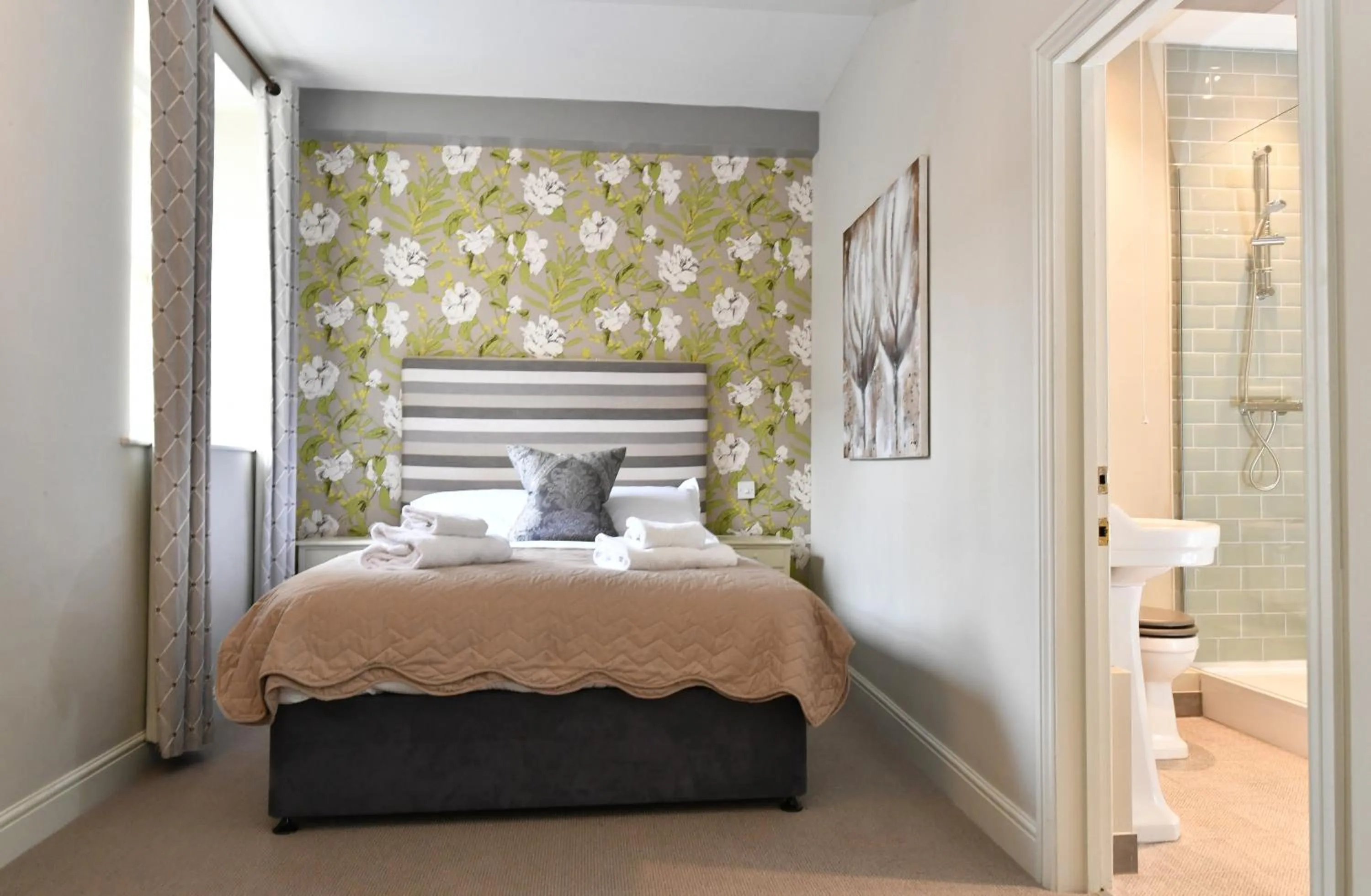 Bedroom, Bed in Lansdowne Strand