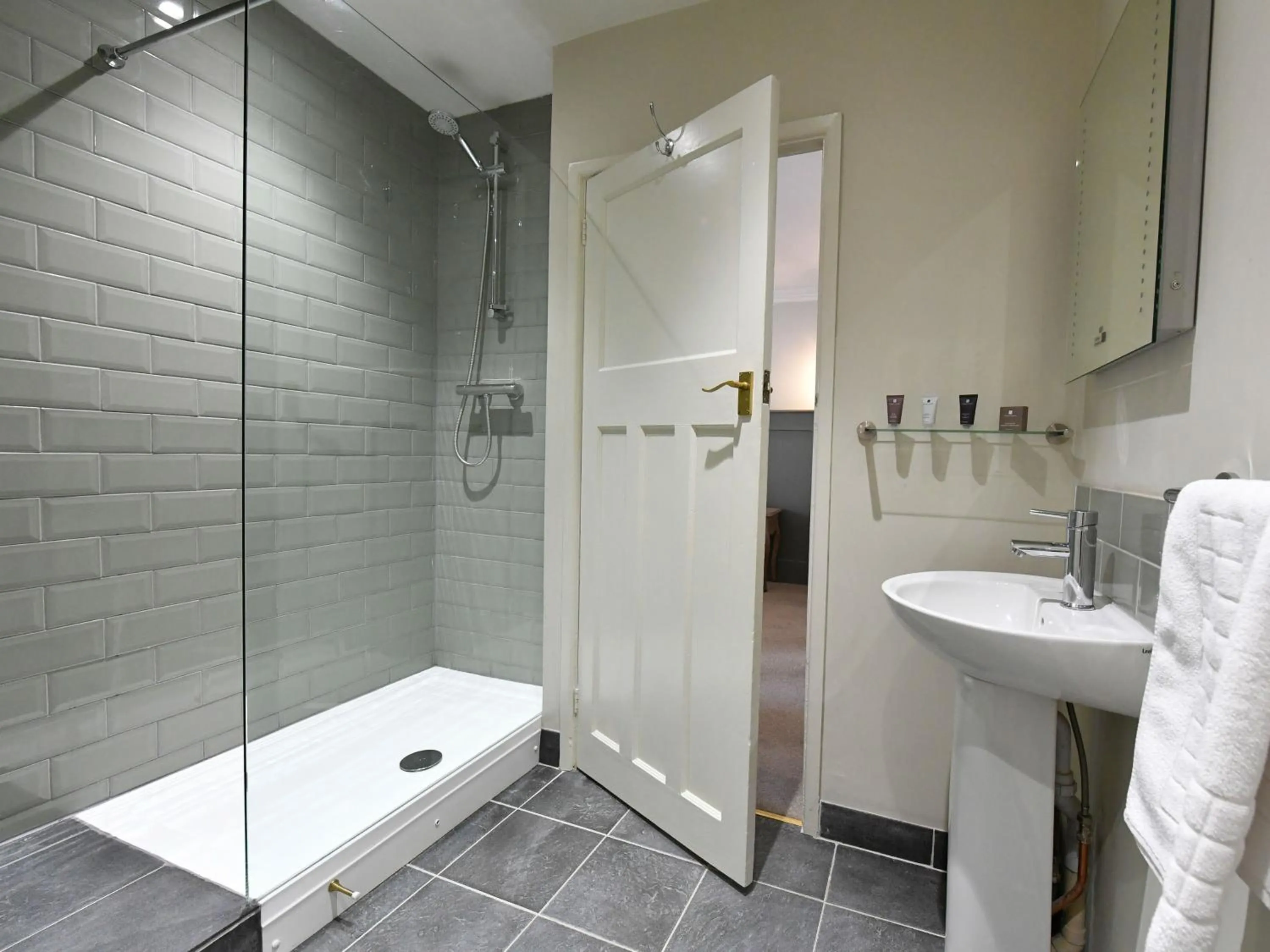 Bathroom in Lansdowne Strand