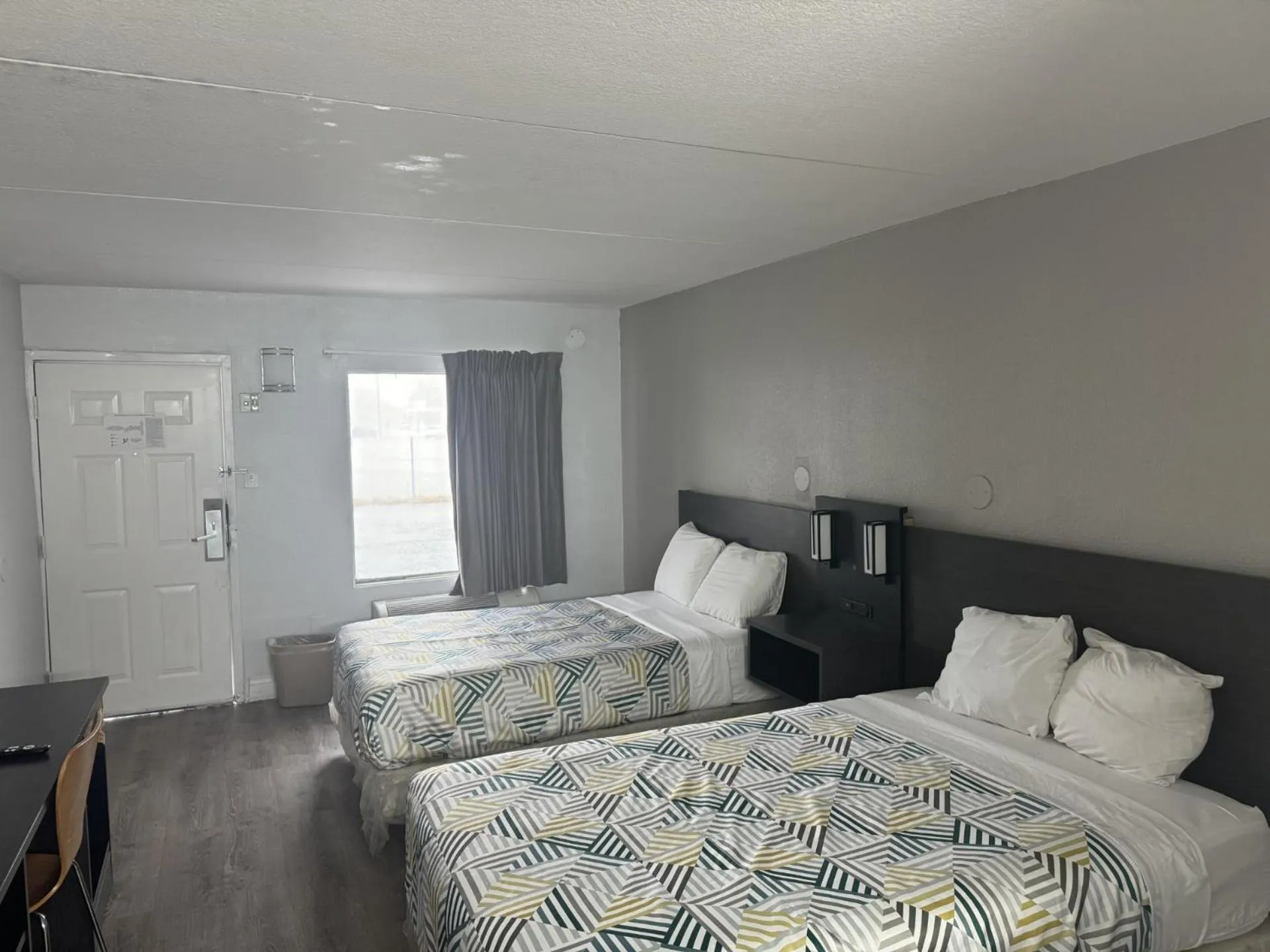 Bedroom, Bed in Motel 6-Norfolk, VA