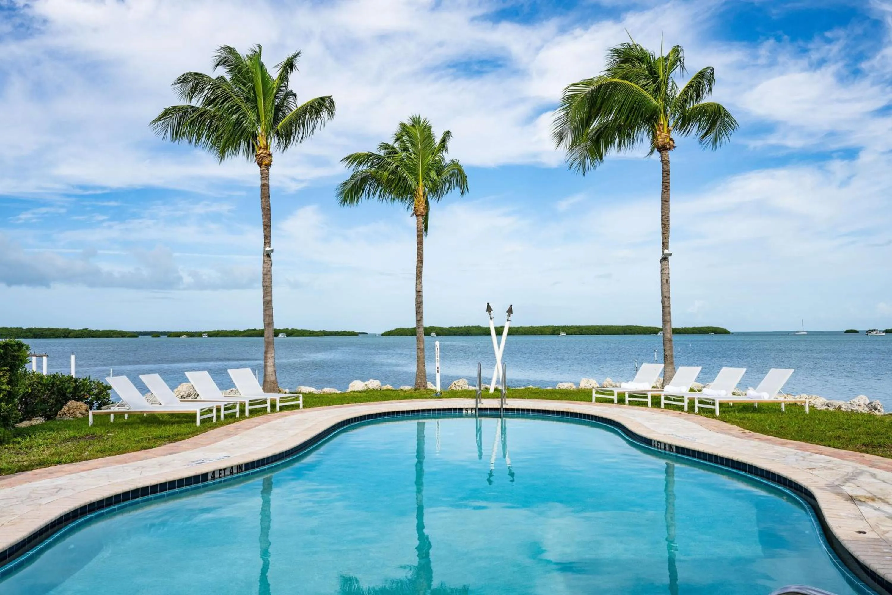 Swimming pool in Bayside Villas by Islander Resort