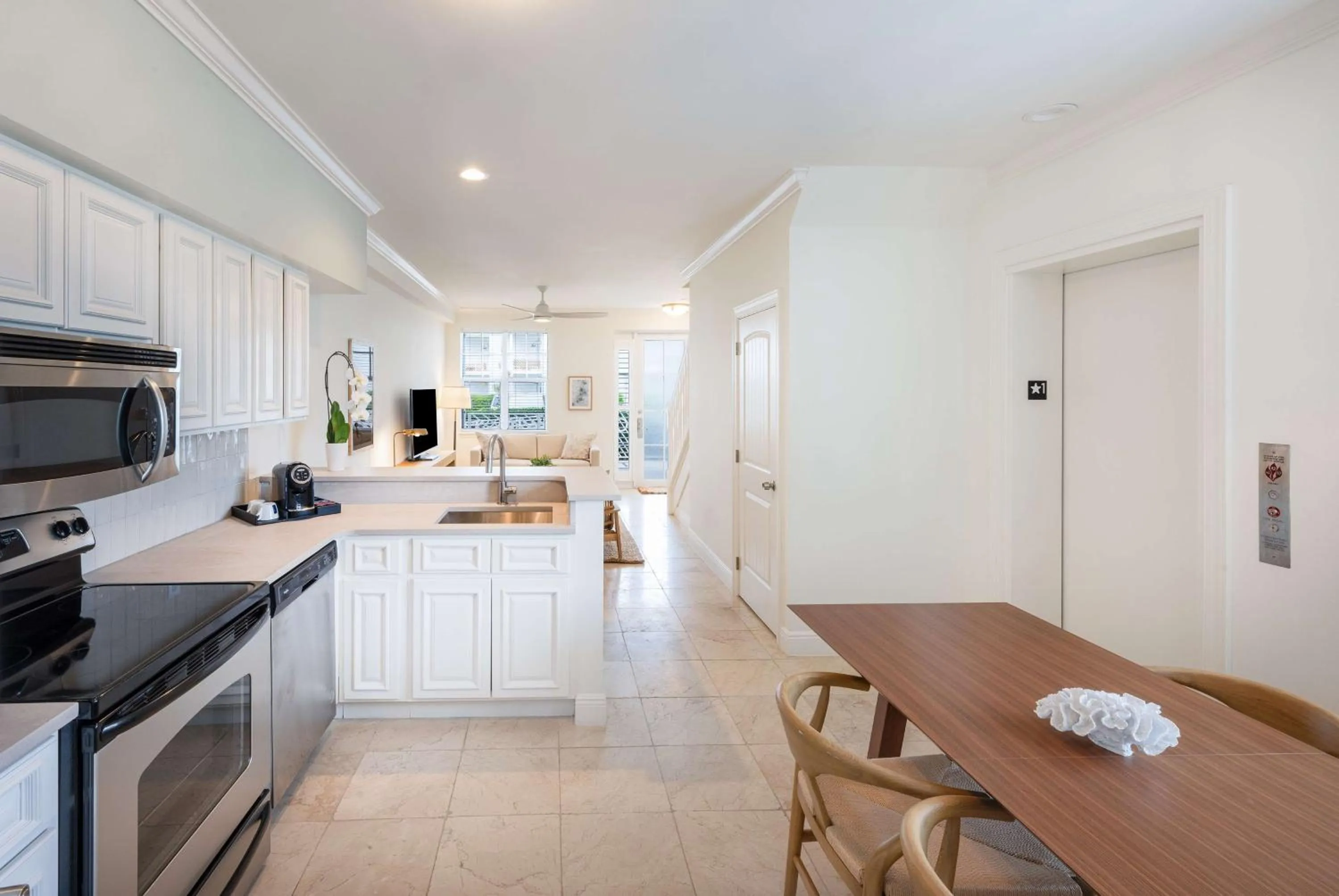 Kitchen or kitchenette in Bayside Villas by Islander Resort