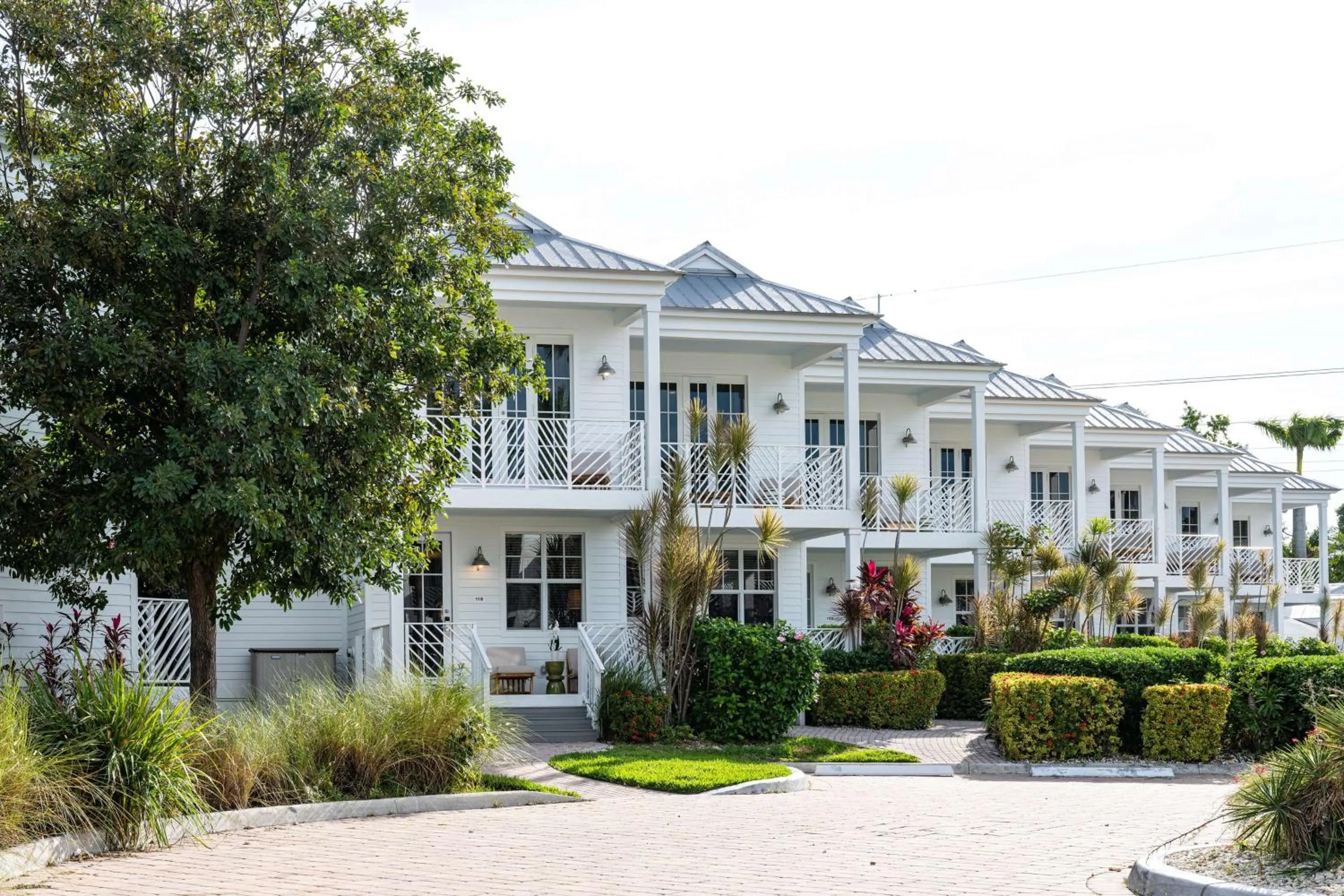 Property building in Bayside Villas by Islander Resort