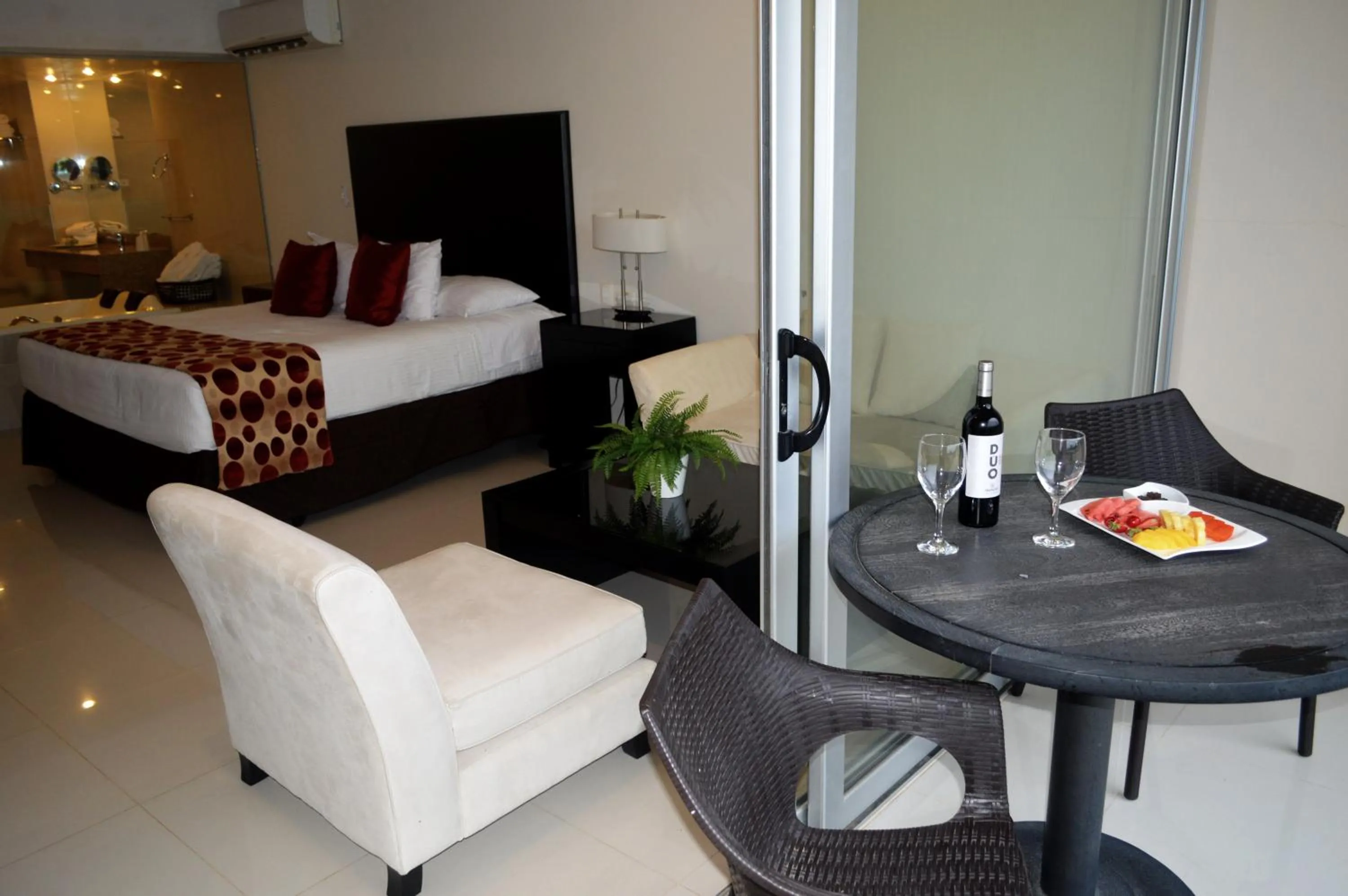 Balcony/Terrace, Bed in Sun Hotel