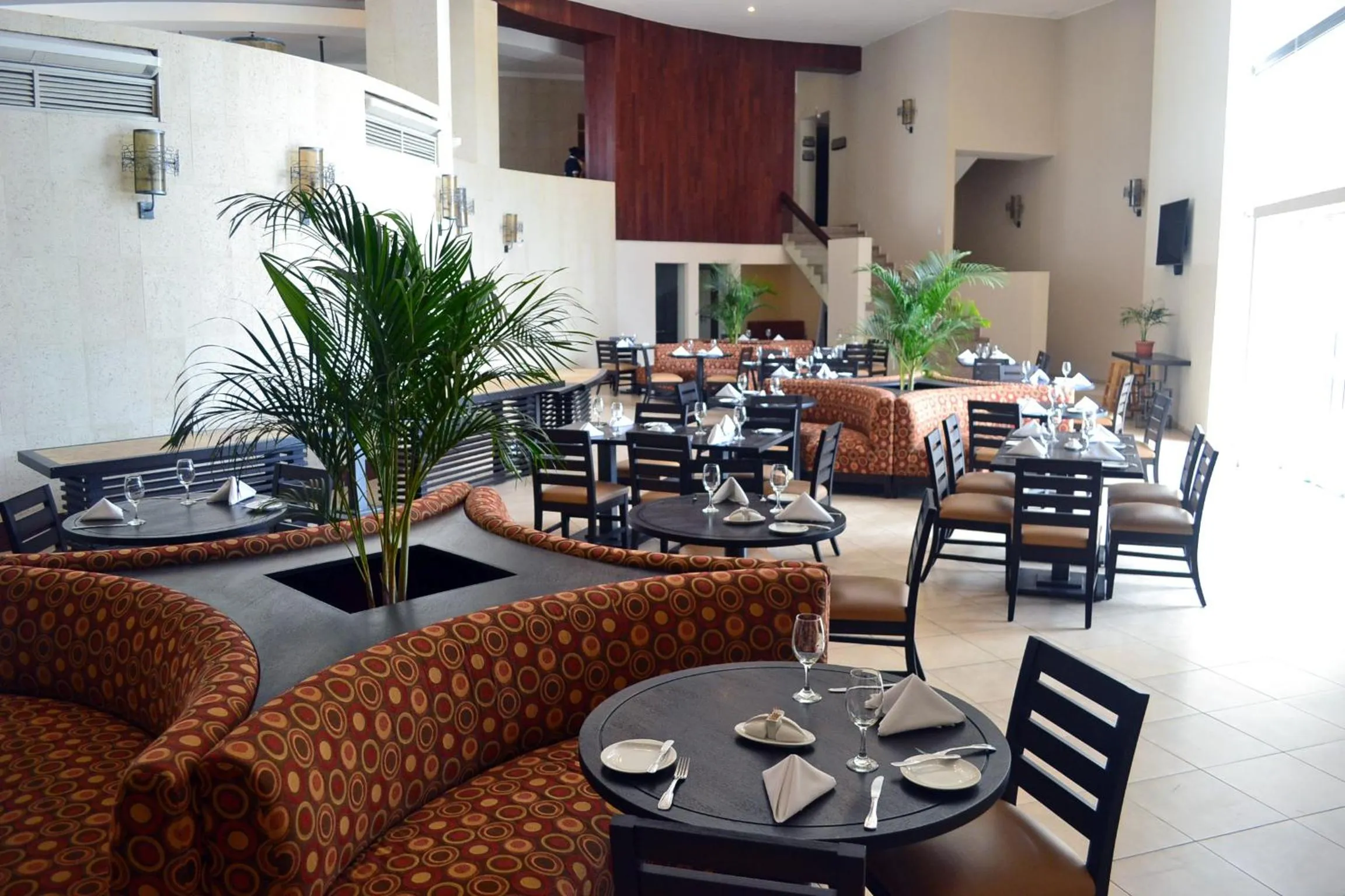Restaurant/places to eat in Sun Hotel