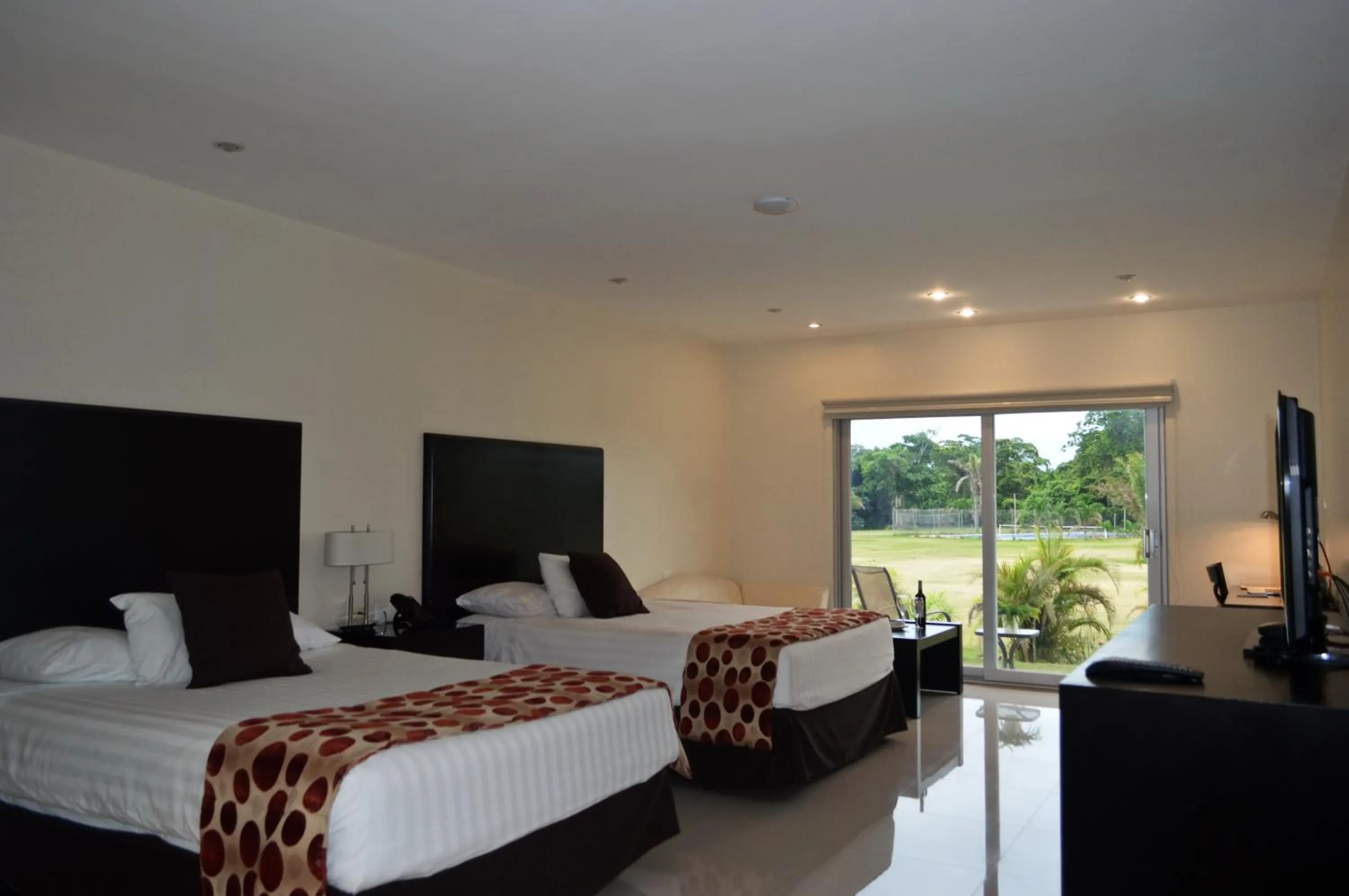 Photo of the whole room, Bed in Sun Hotel