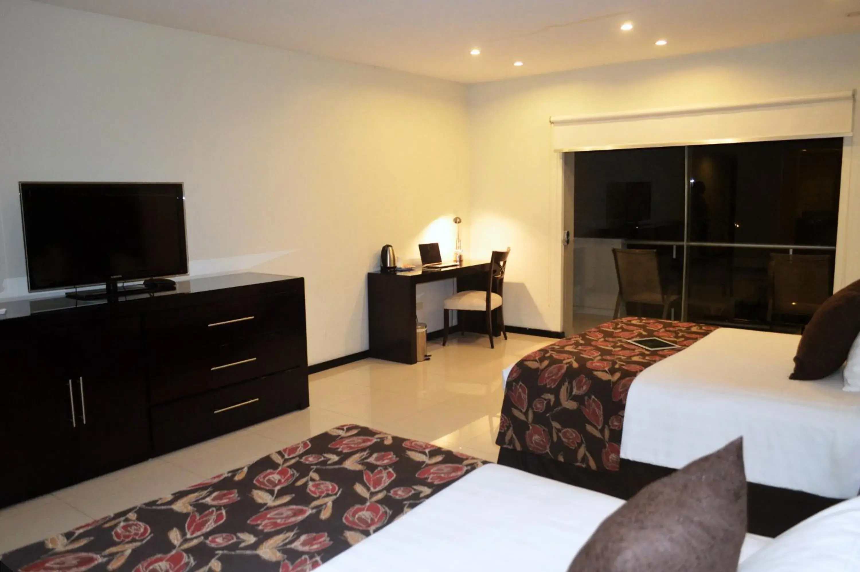 Twin Room with Pool View in Sun Hotel Twin Room with Pool View in Sun Hotel