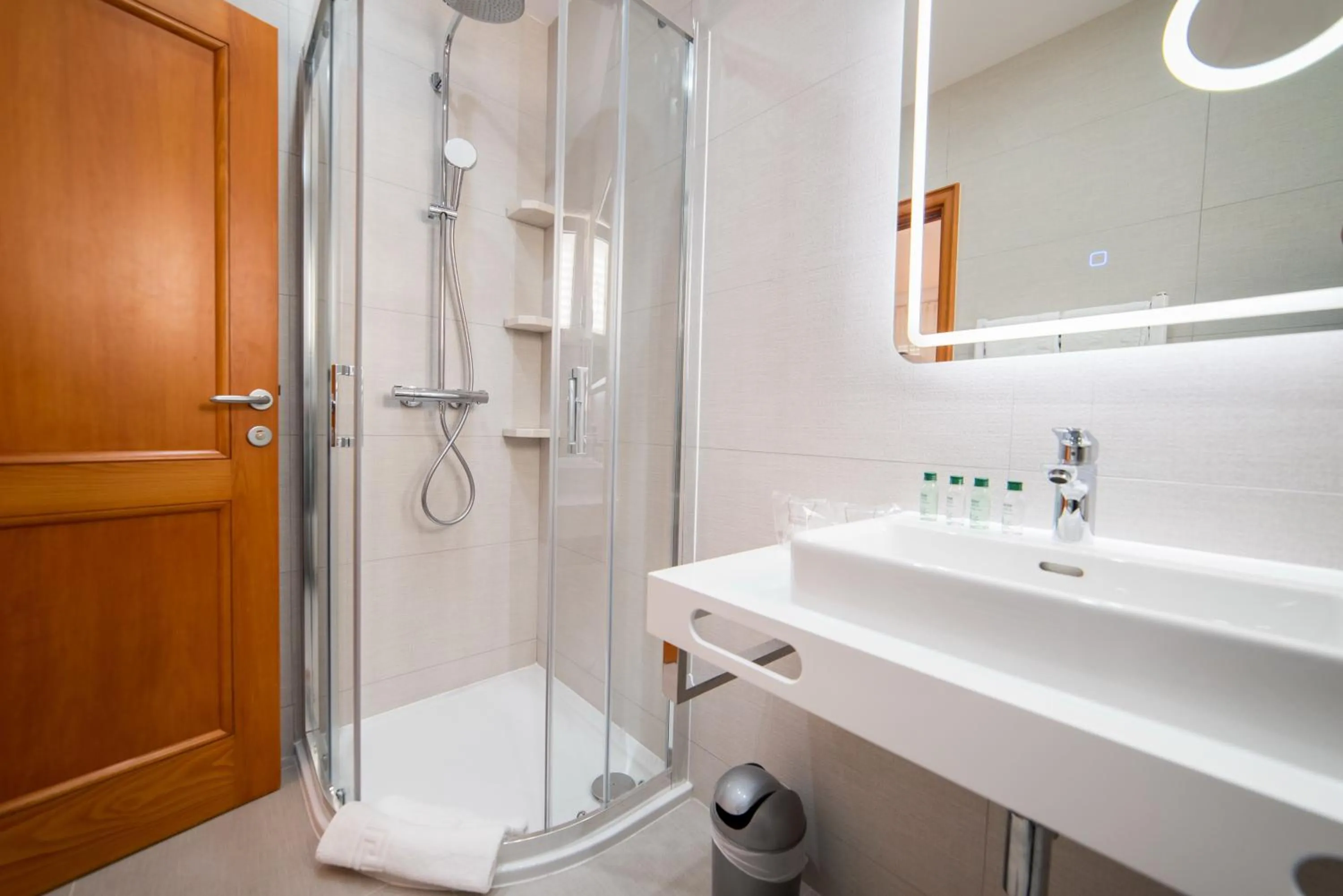 Bathroom in Rooms Raič