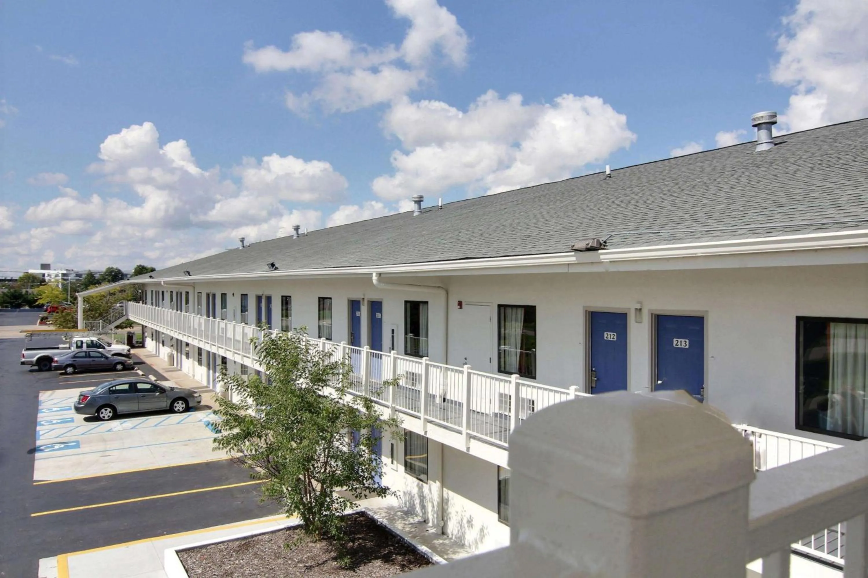 Property building in Motel 6-Middleburg Heights, OH - Cleveland