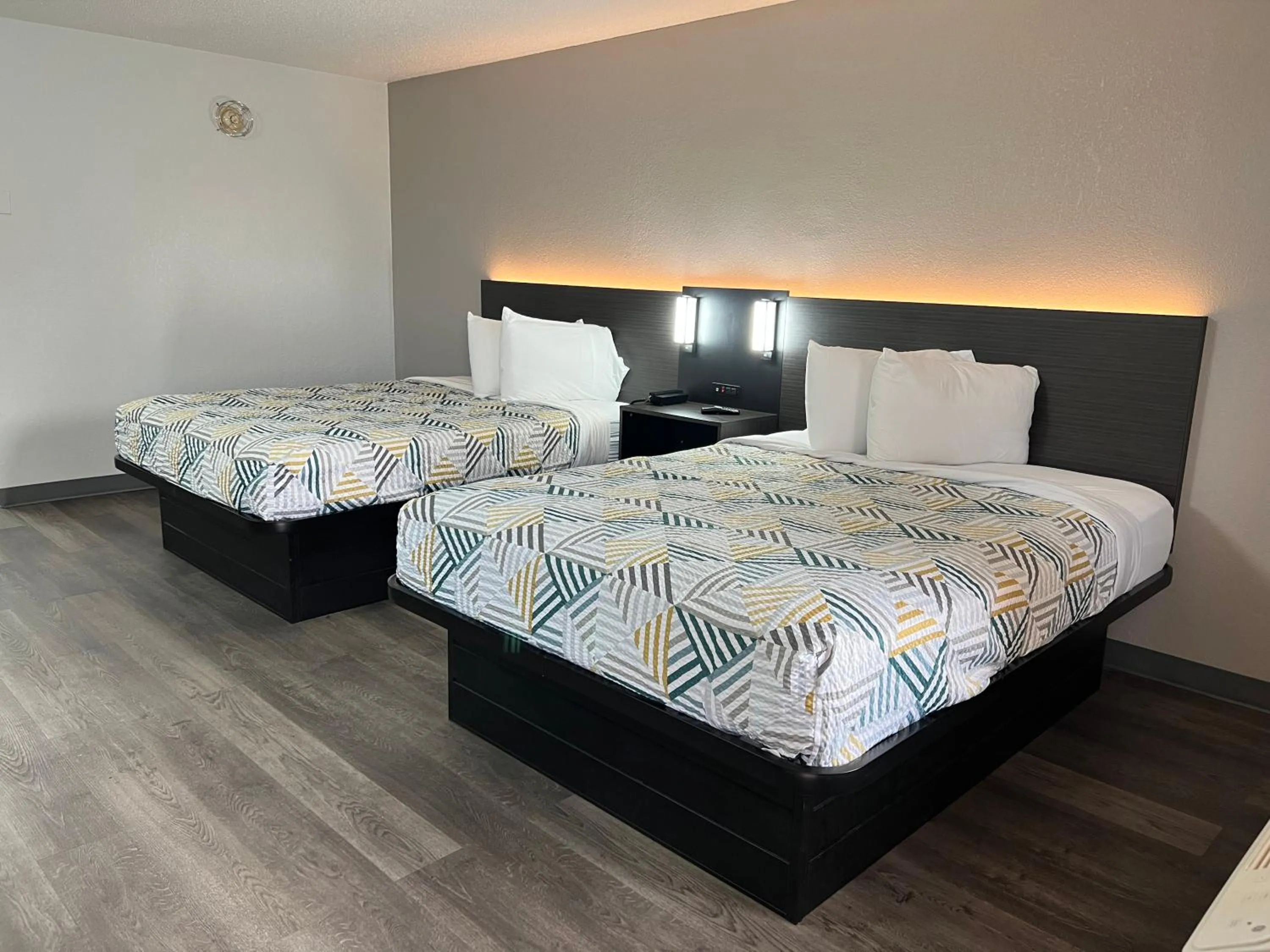 Bed in Motel 6-Middleburg Heights, OH - Cleveland