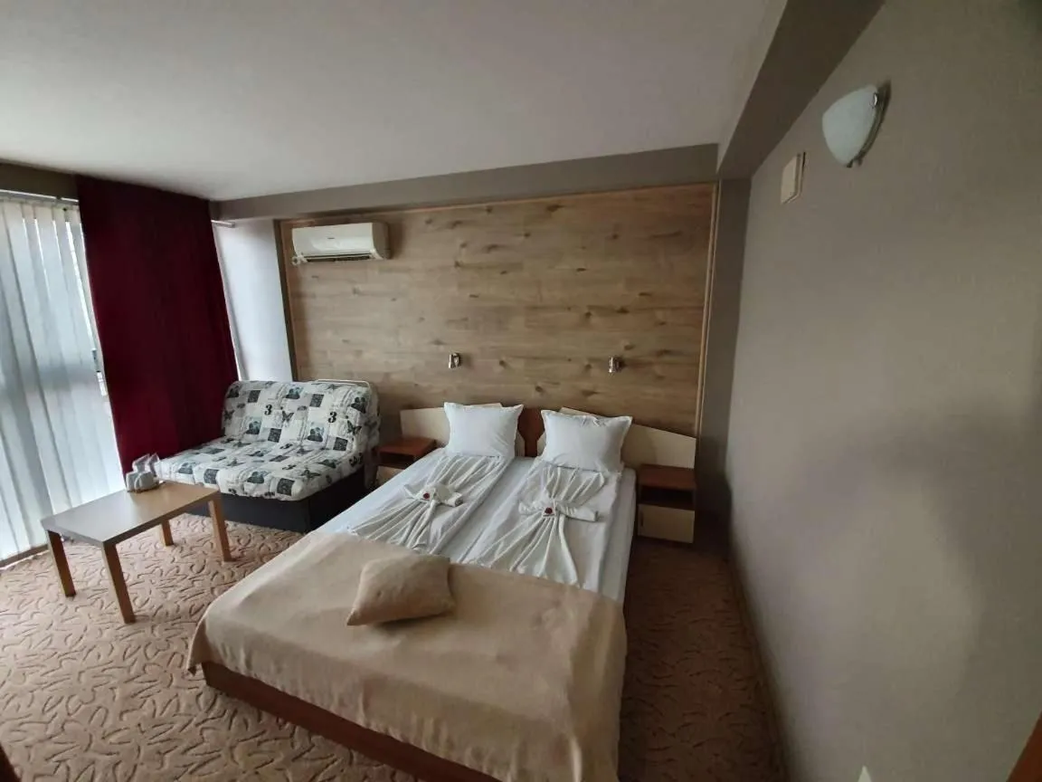 Bed in Family Hotel Kedara