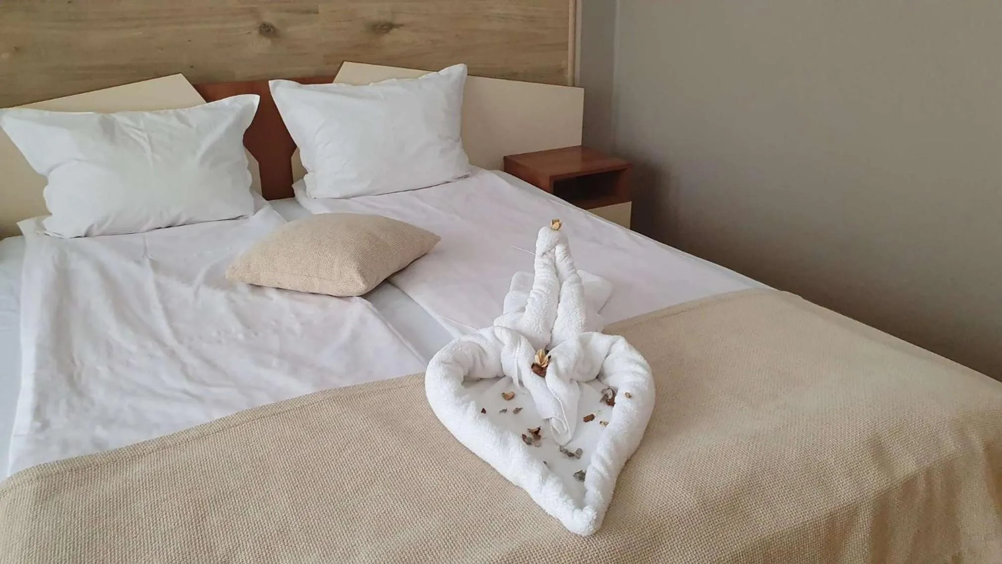 Bed in Family Hotel Kedara