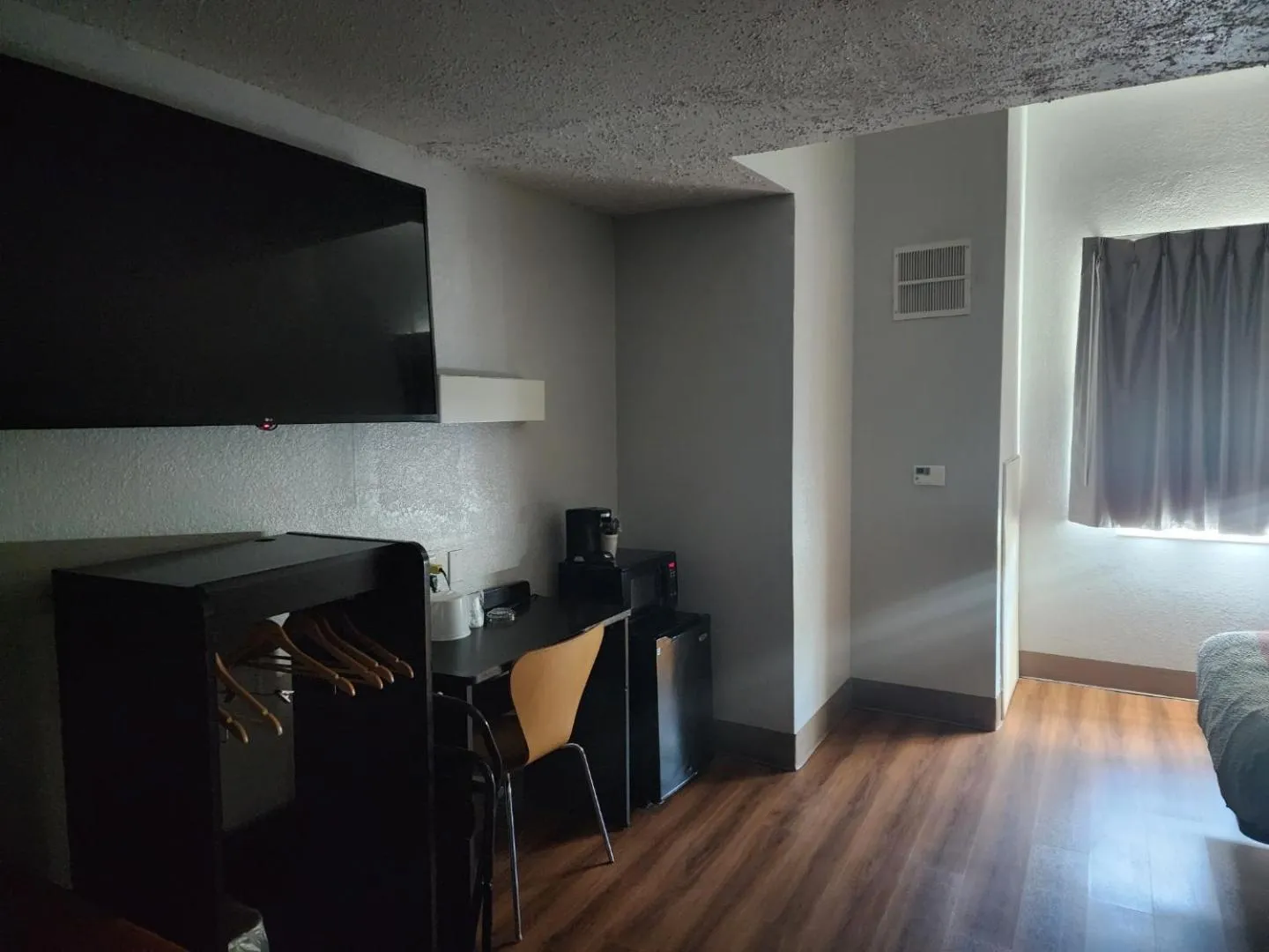 TV and multimedia in Motel 6-Biloxi, MS - Beach