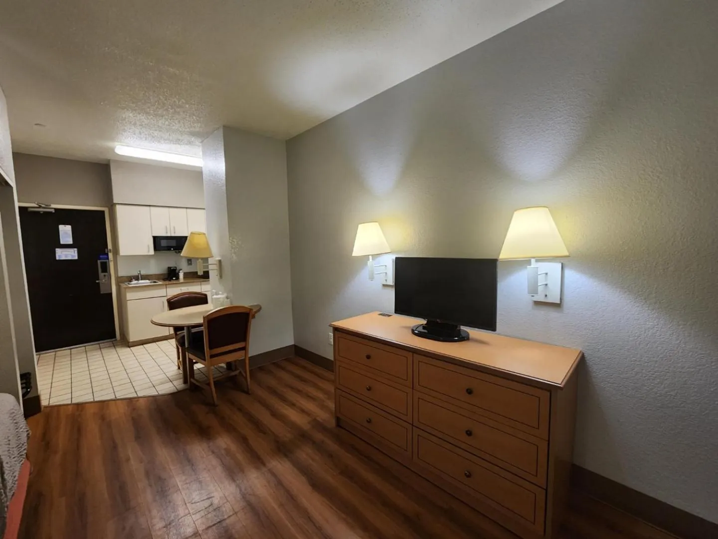 TV and multimedia in Motel 6-Biloxi, MS - Beach