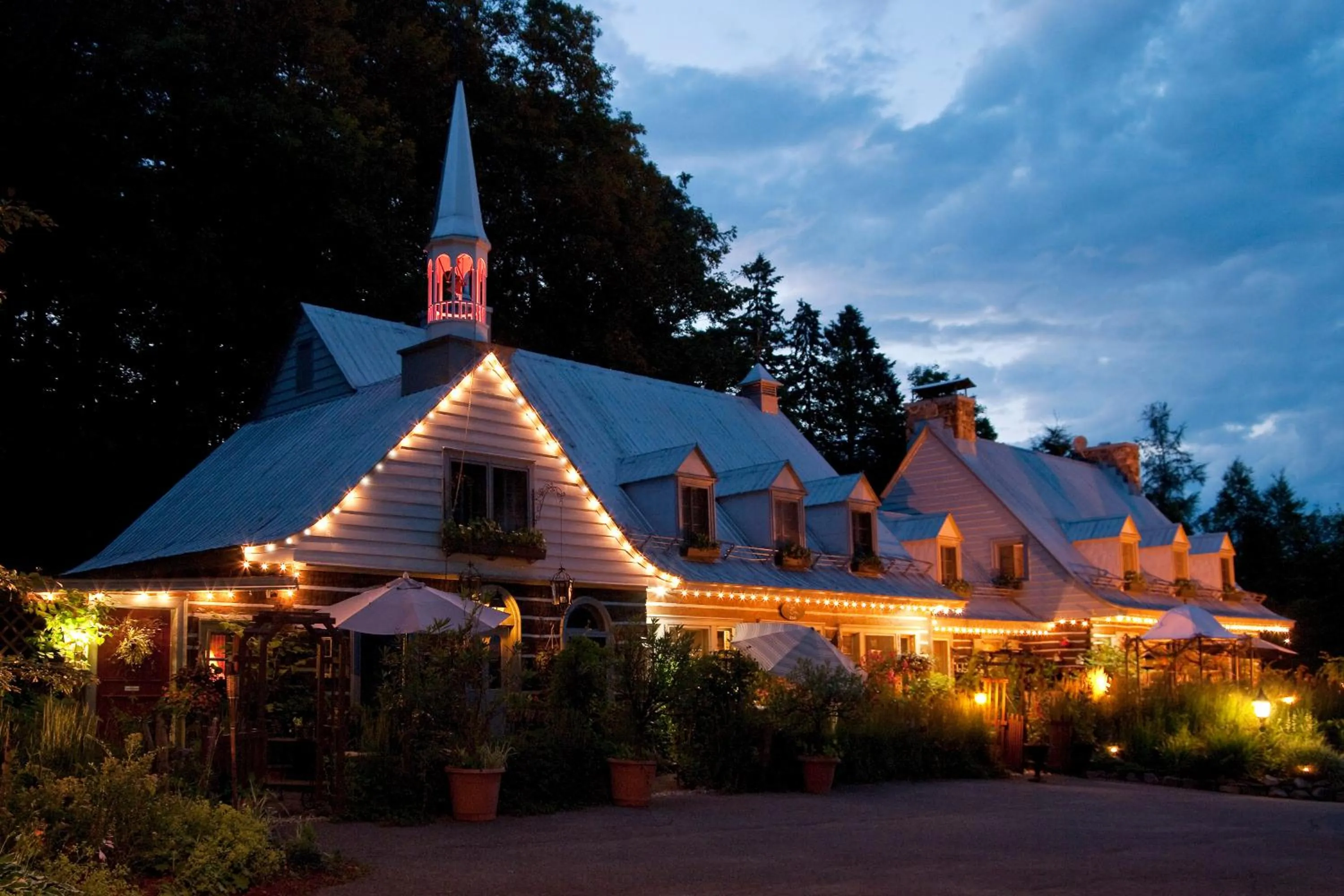 Facade/entrance in Le Petit Clocher Gite Touristique B & B