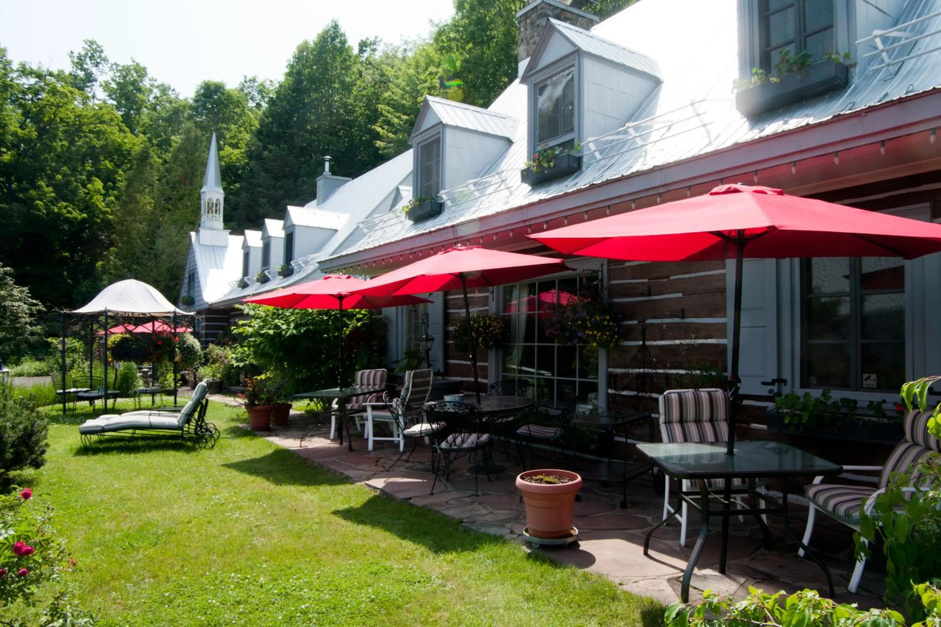 Facade/entrance in Le Petit Clocher Gite Touristique B & B