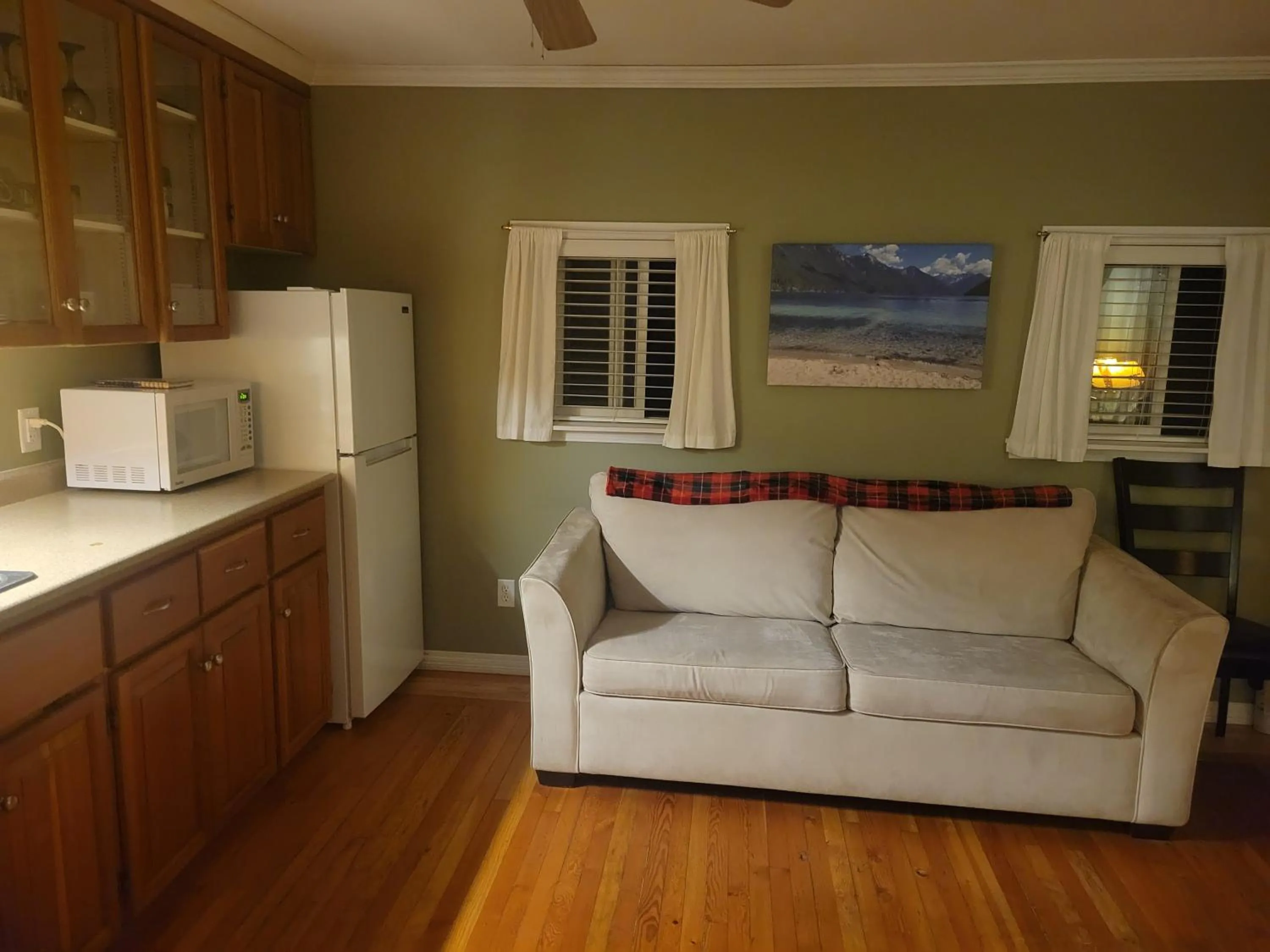 Kitchen or kitchenette in Riverbend Guest House