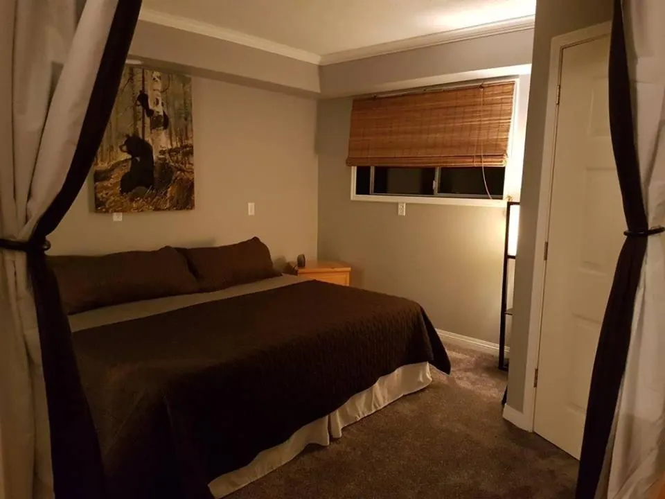Photo of the whole room, Bed in Riverbend Guest House