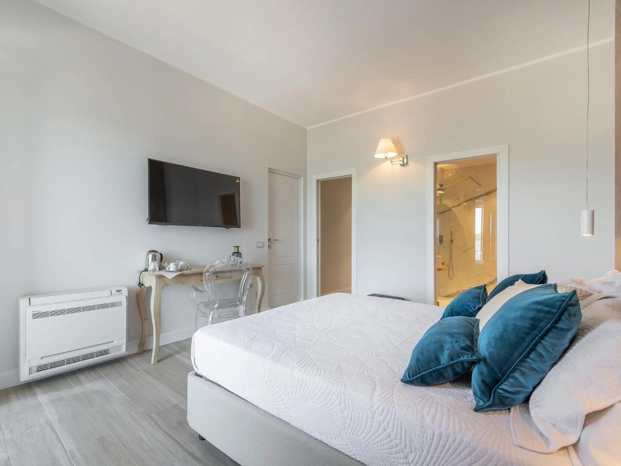 Bedroom, Bed in AQUAMADRE Suites