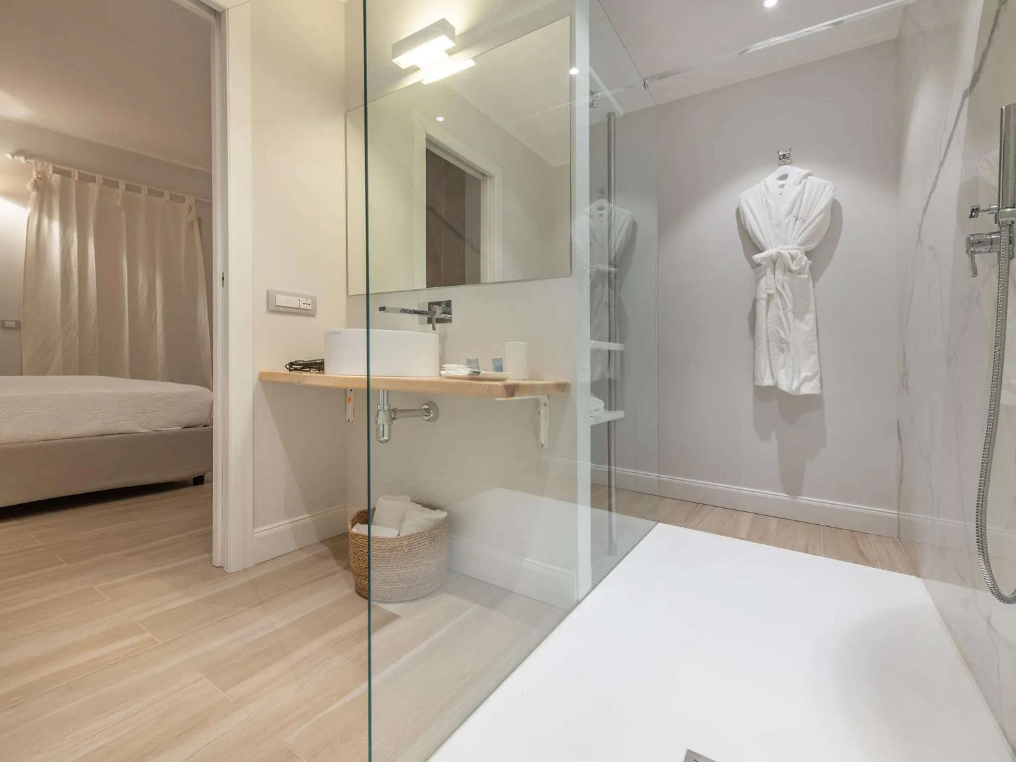 Bathroom, Bed in AQUAMADRE Suites