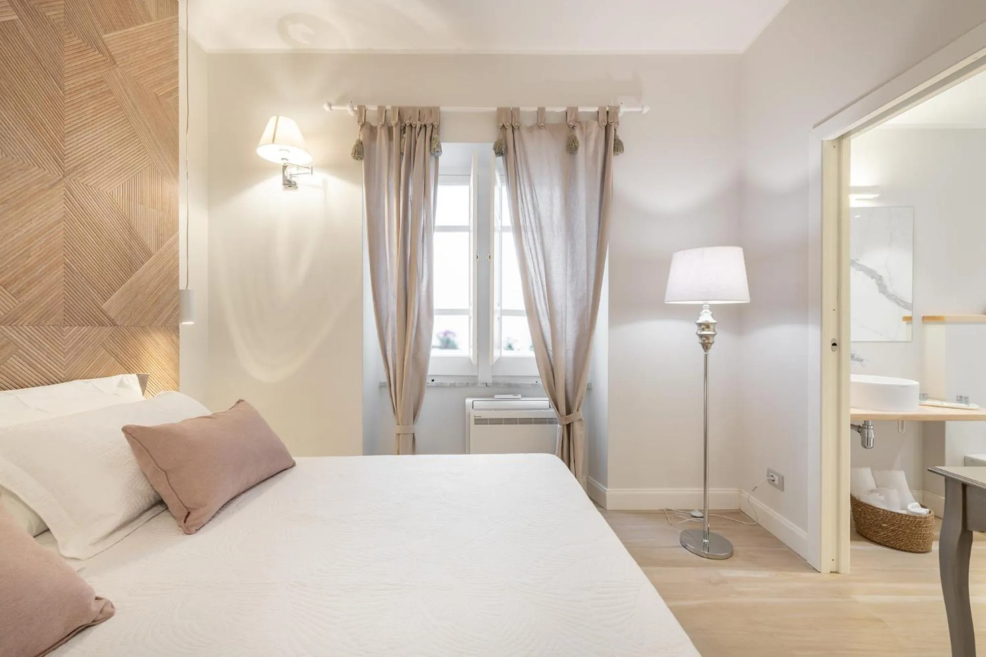 Bedroom, Bed in AQUAMADRE Suites