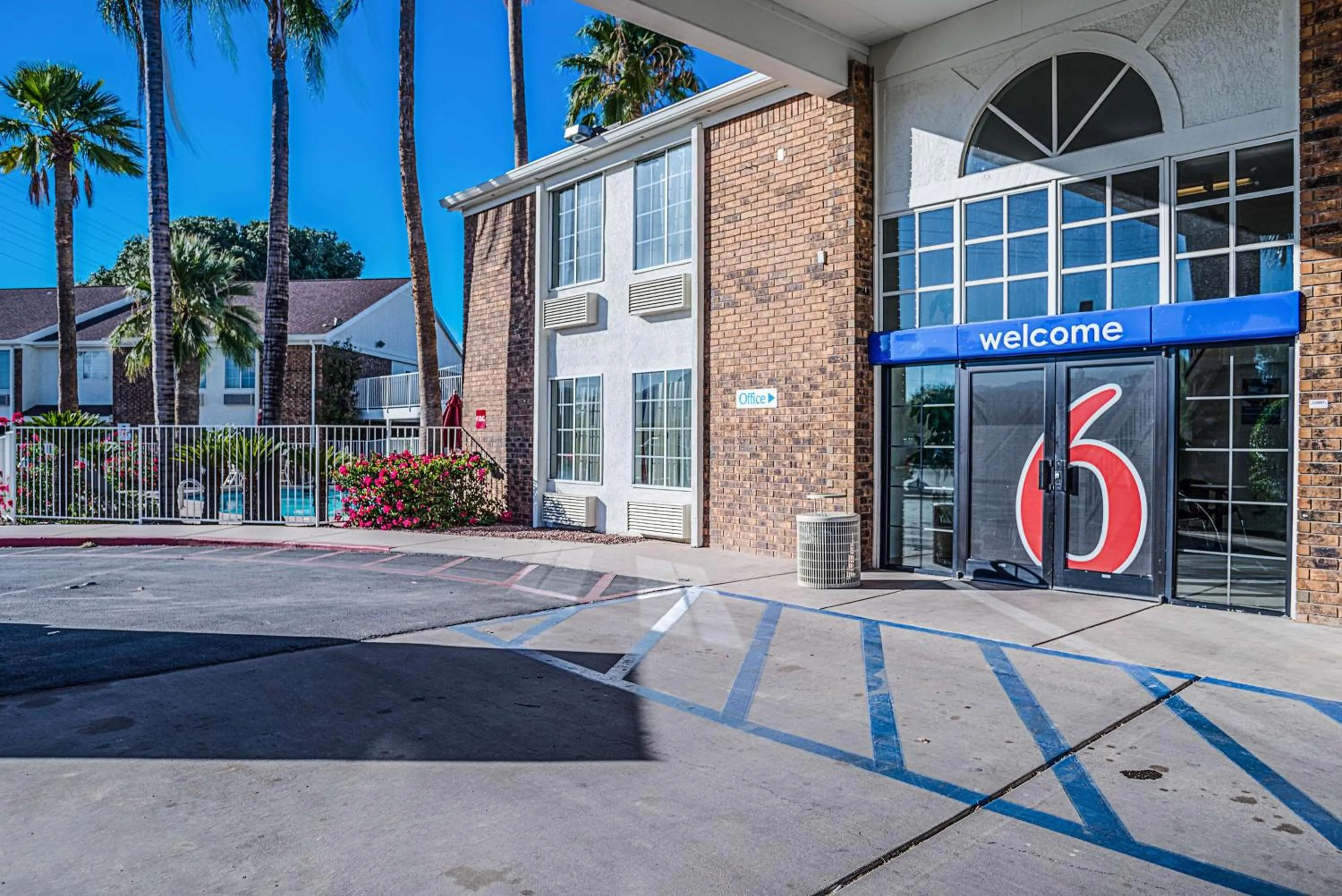 Property building in Motel 6 Tucson, AZ - North