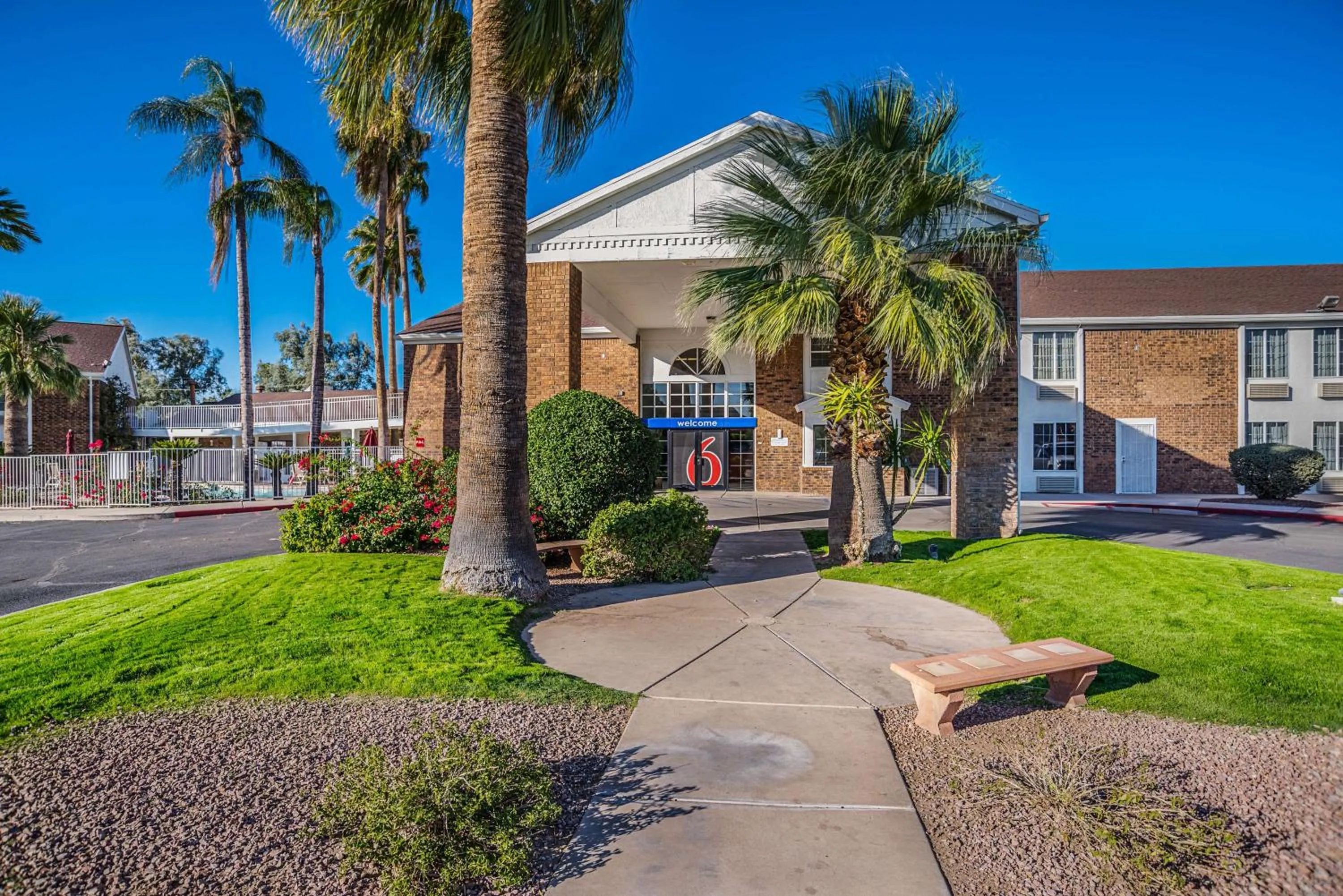 Property building in Motel 6 Tucson, AZ - North