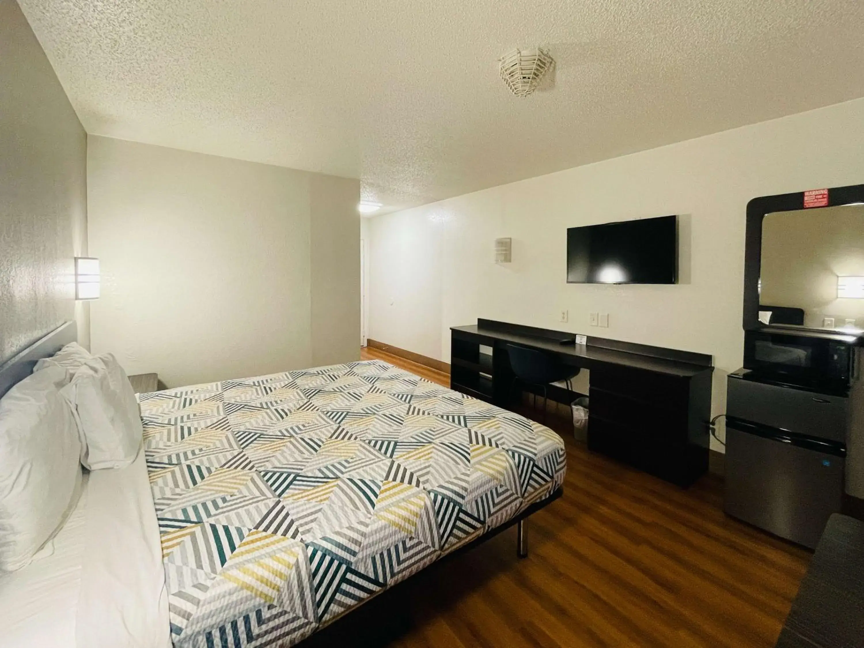 King Room in Motel 6-Duncanville, TX - Dallas King Room in Motel 6-Duncanville, TX - Dallas