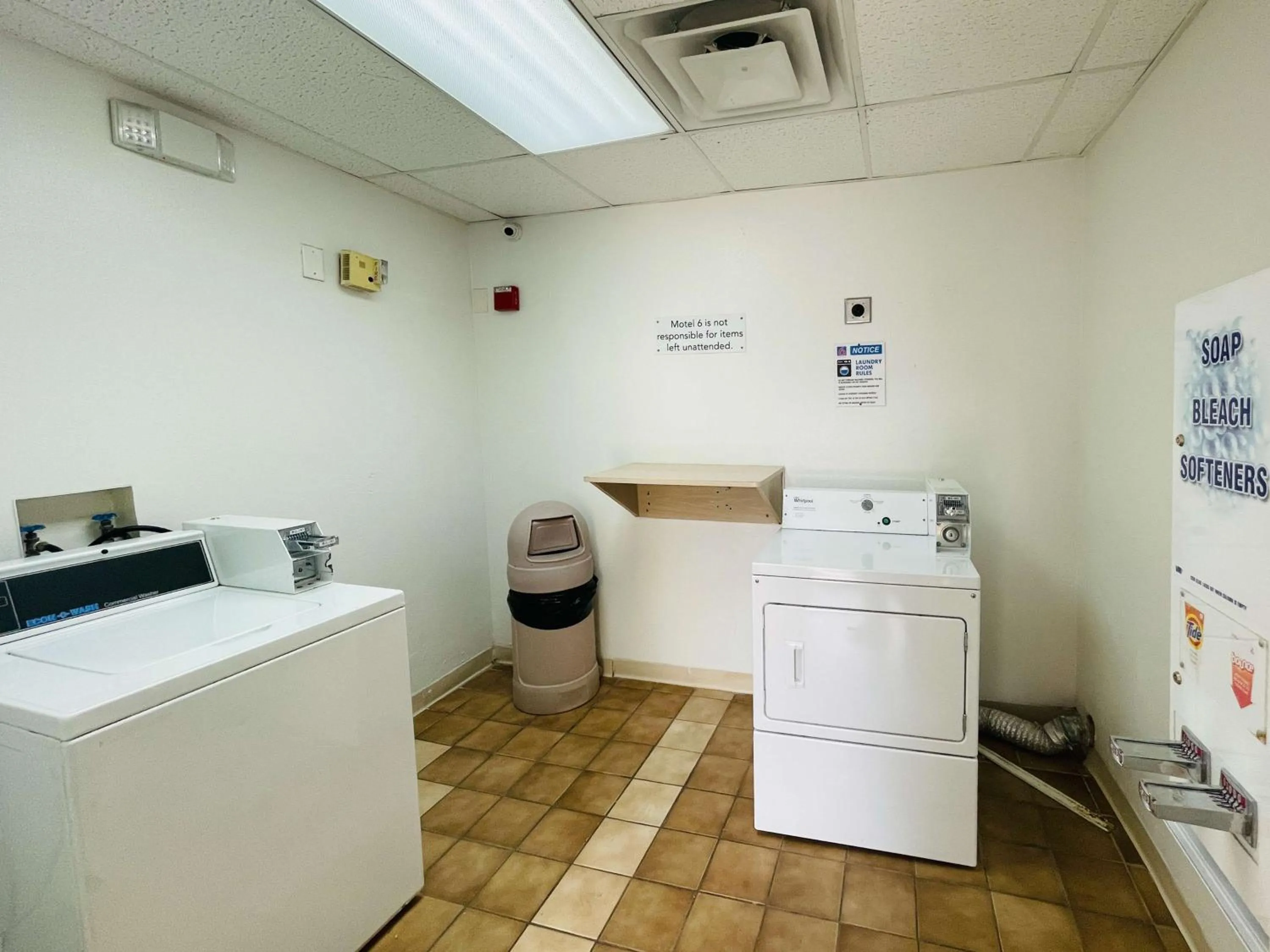 Property building in Motel 6-Duncanville, TX - Dallas