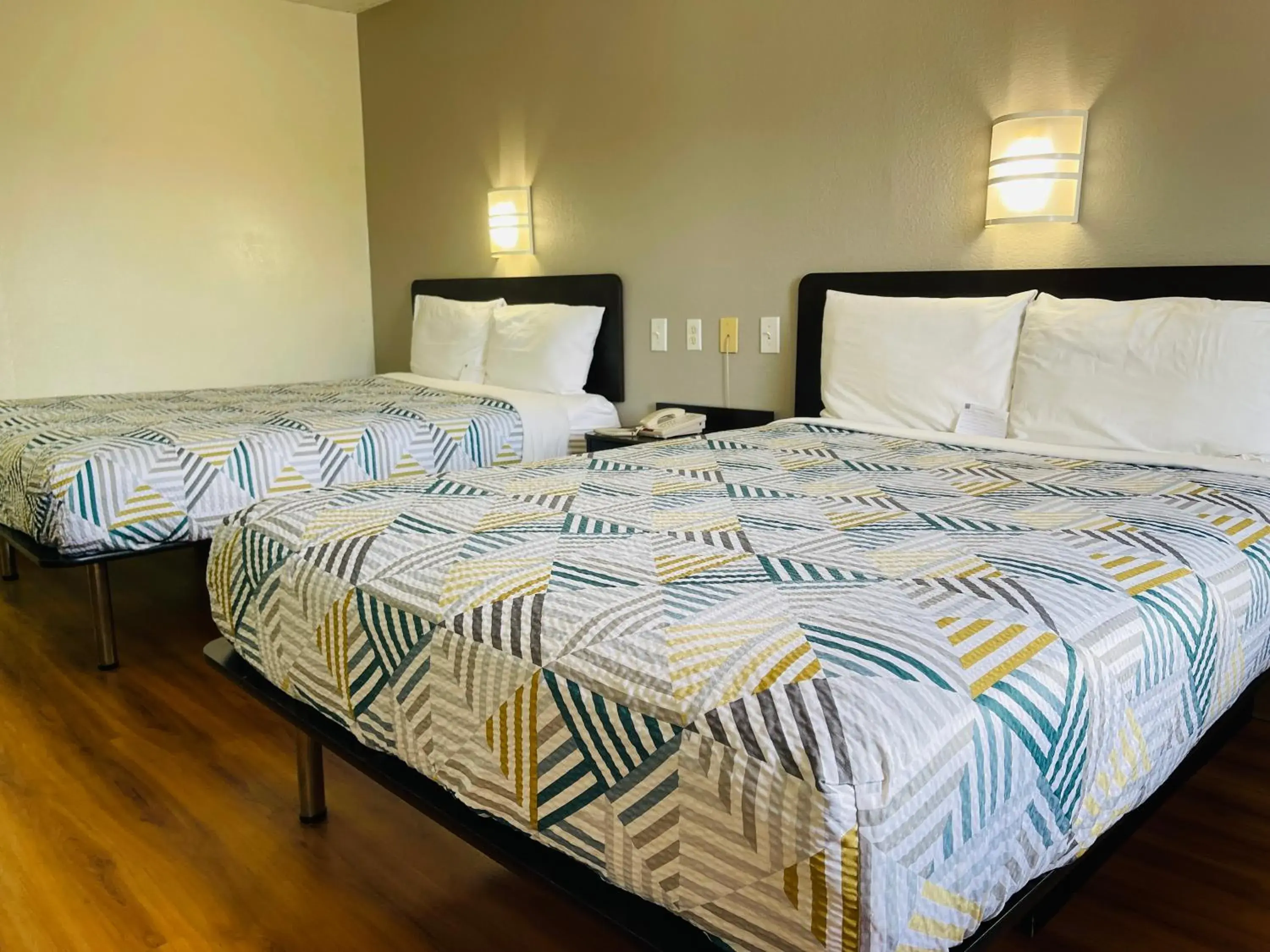 Quadruple Room - Disability Access in Motel 6-Duncanville, TX - Dallas Quadruple Room - Disability Access in Motel 6-Duncanville, TX - Dallas