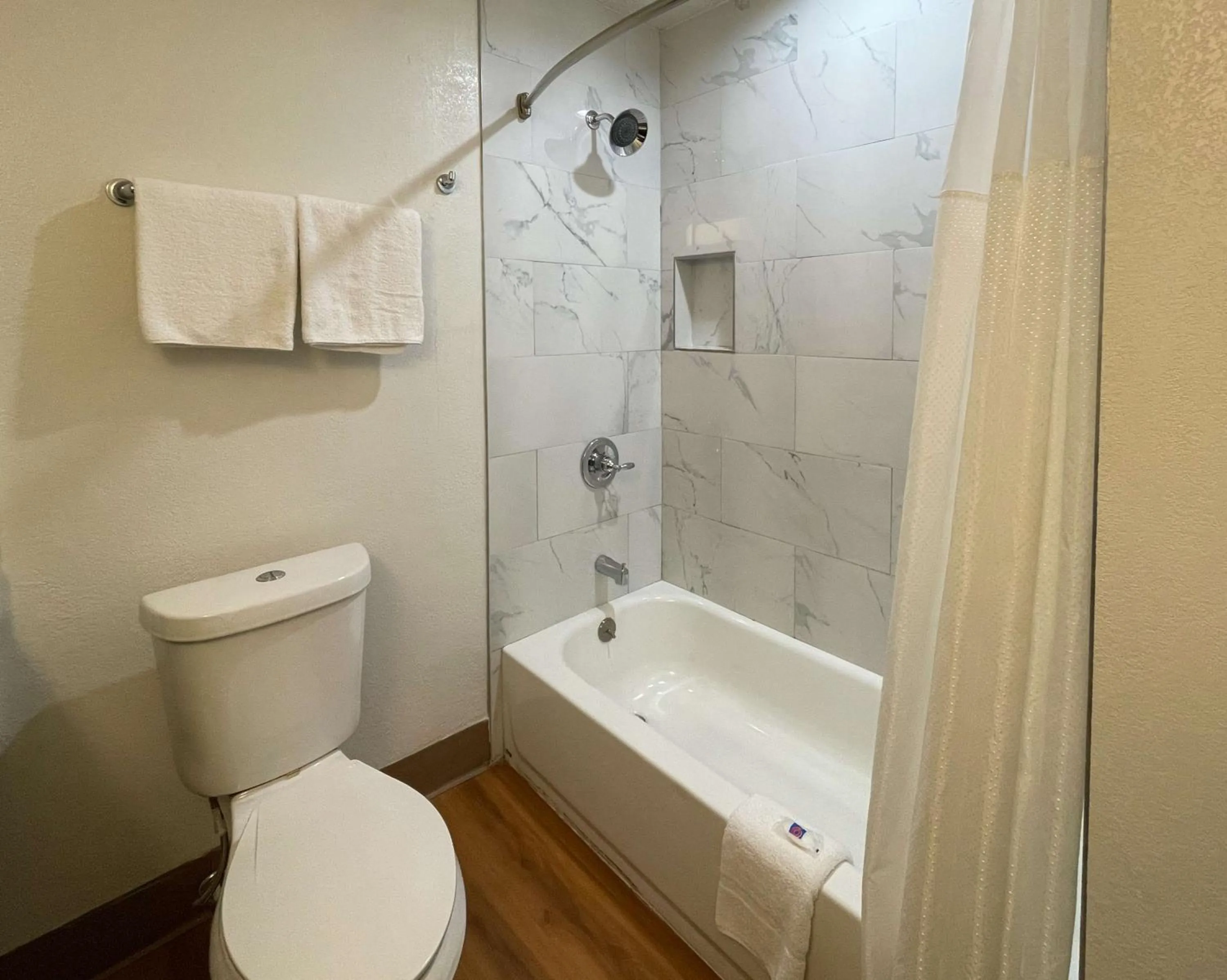 Bathroom in Motel 6-Duncanville, TX - Dallas