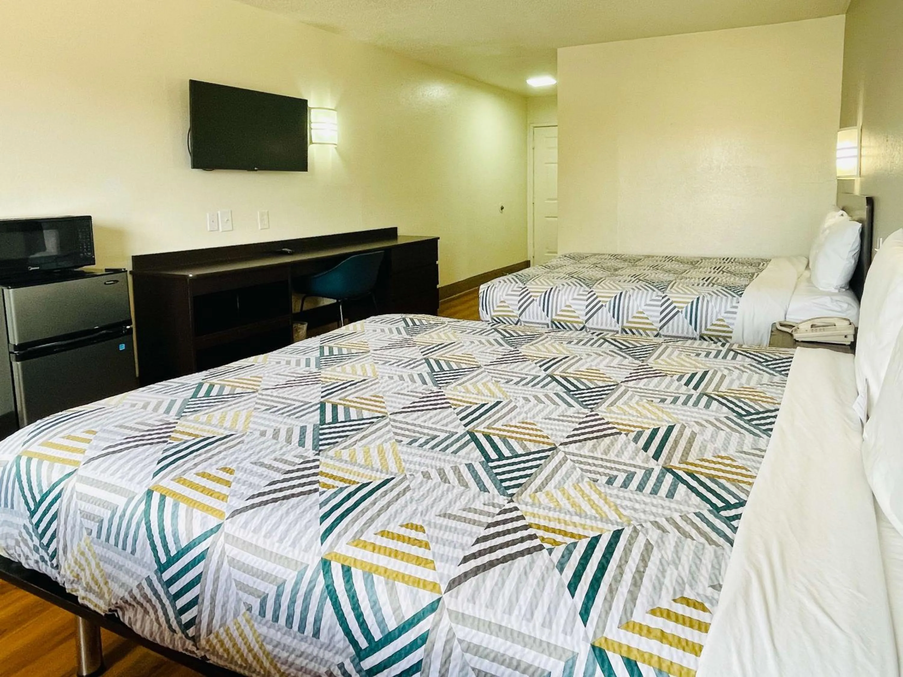 Bedroom, Bed in Motel 6-Duncanville, TX - Dallas