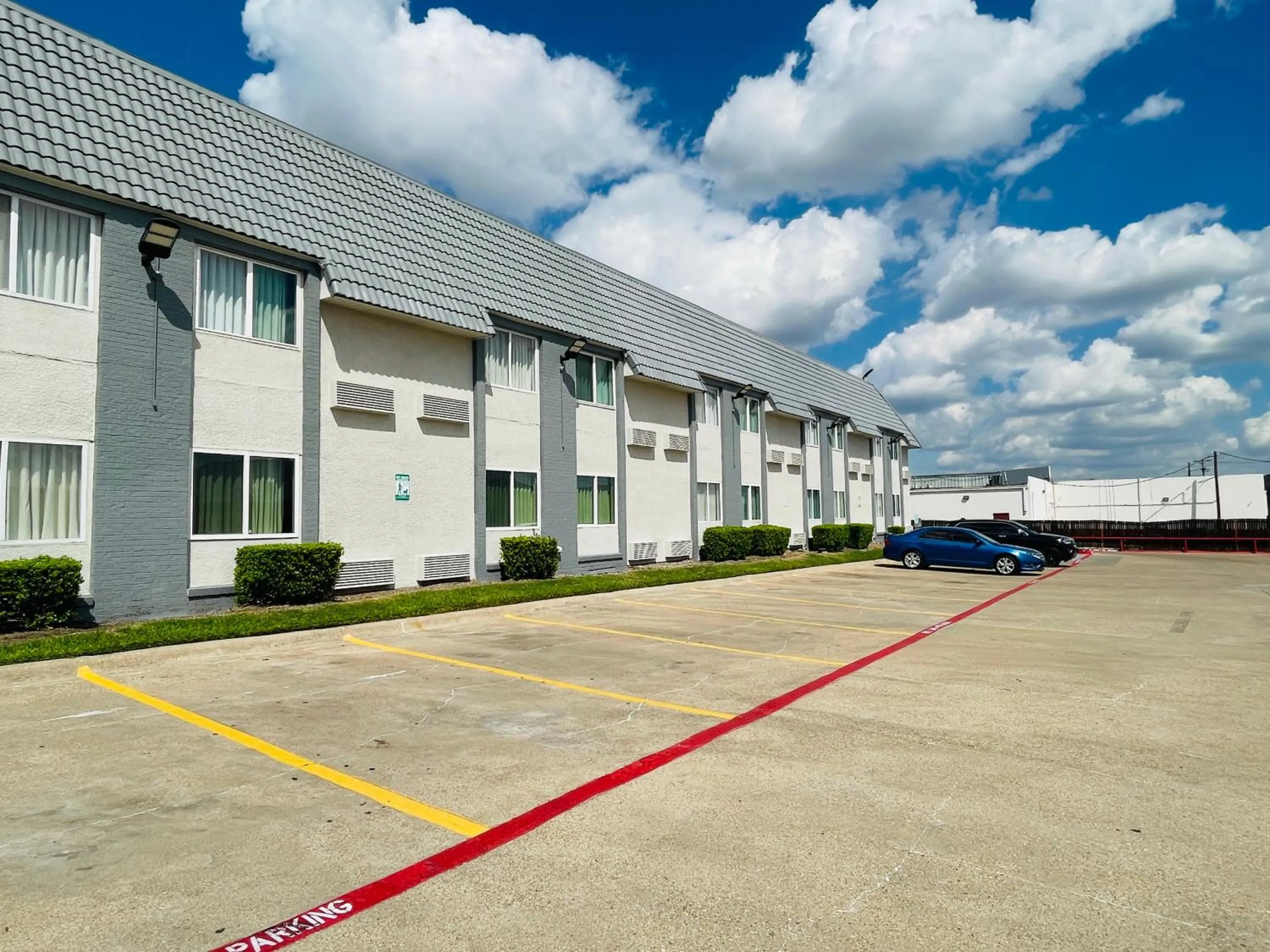 Property building in Motel 6-Duncanville, TX - Dallas
