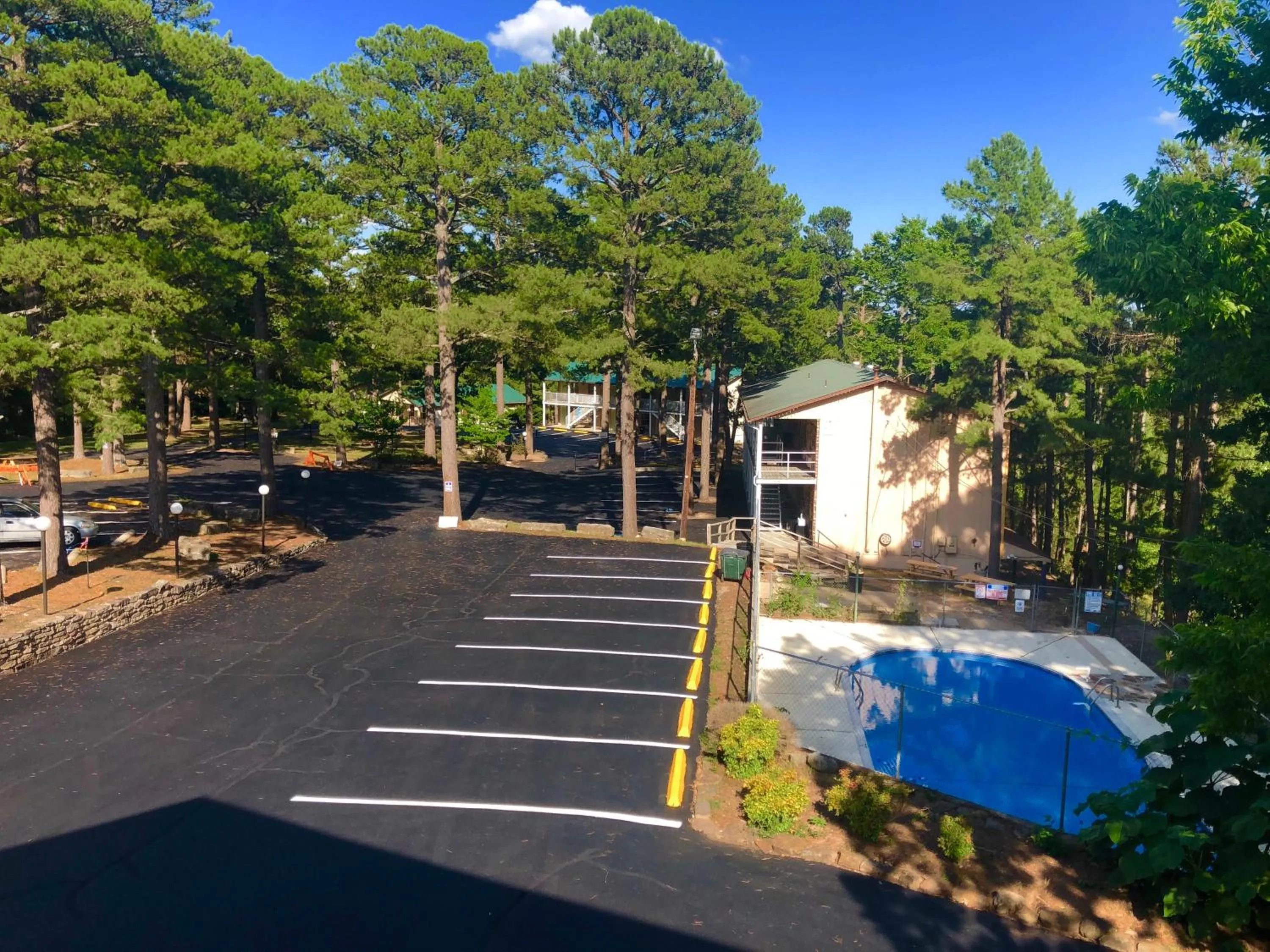 Pool view in Traveler's Inn