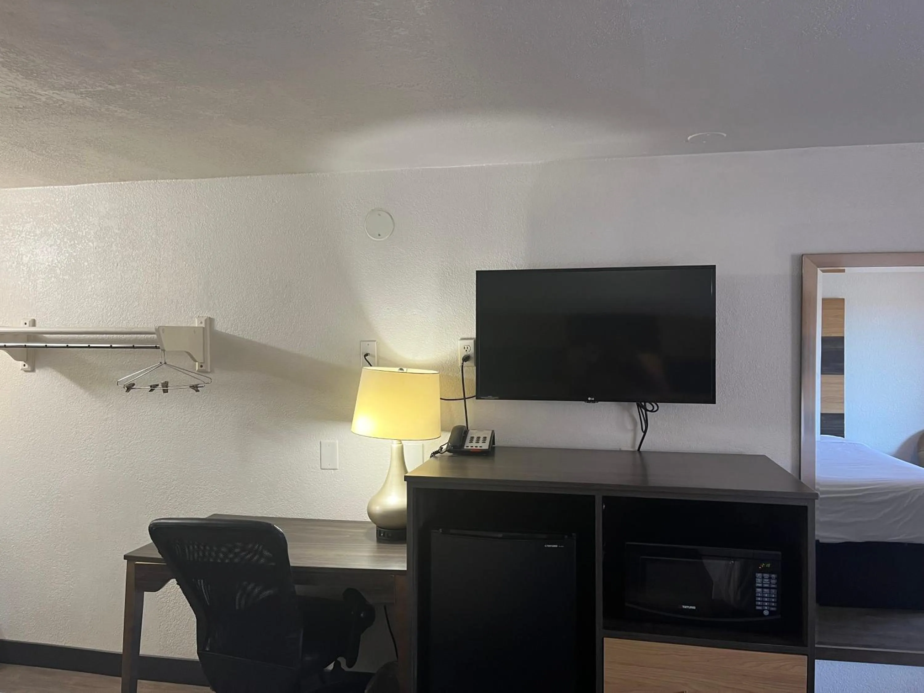 Motel 6 Cross Lanes, WV Goff Mountain Rd