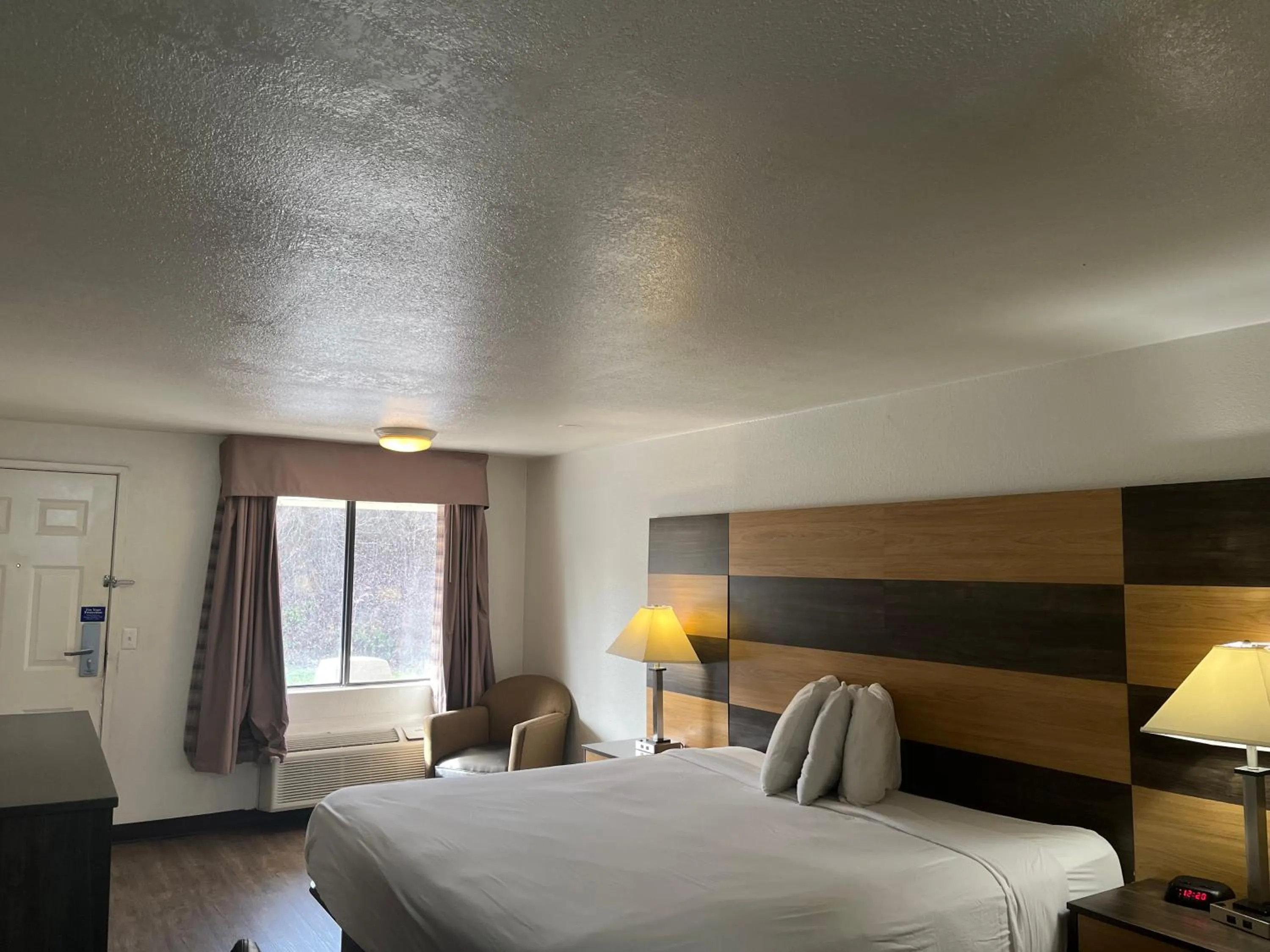 Bed in Motel 6 Cross Lanes, WV Goff Mountain Rd