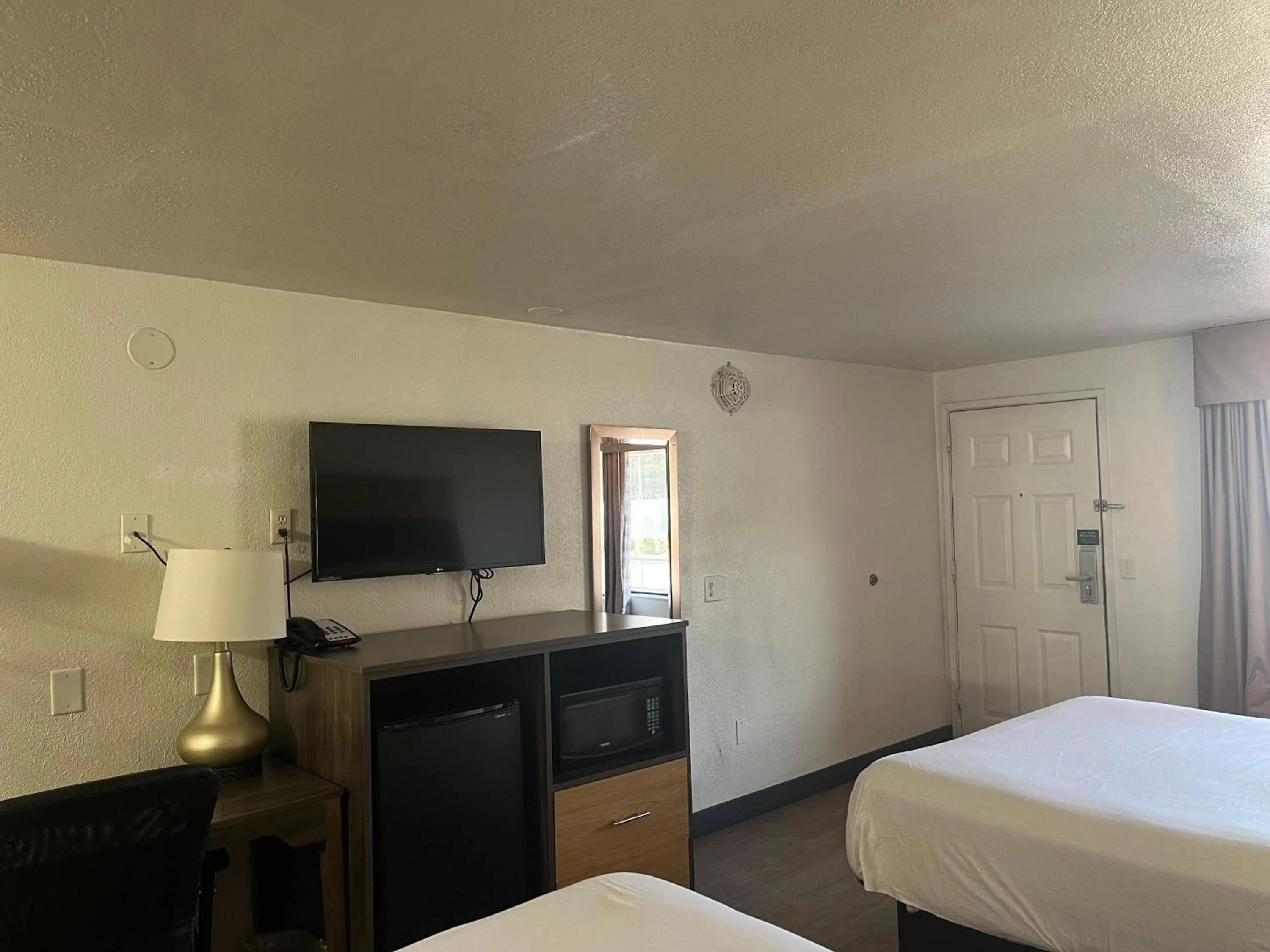 Bed in Motel 6 Cross Lanes, WV Goff Mountain Rd