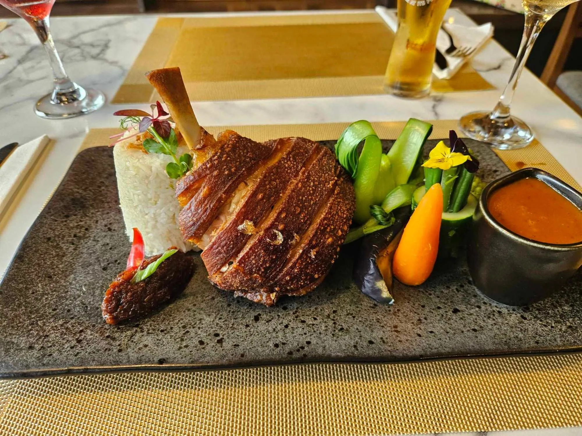 Restaurant/places to eat in The Imperial Dragon Hotel