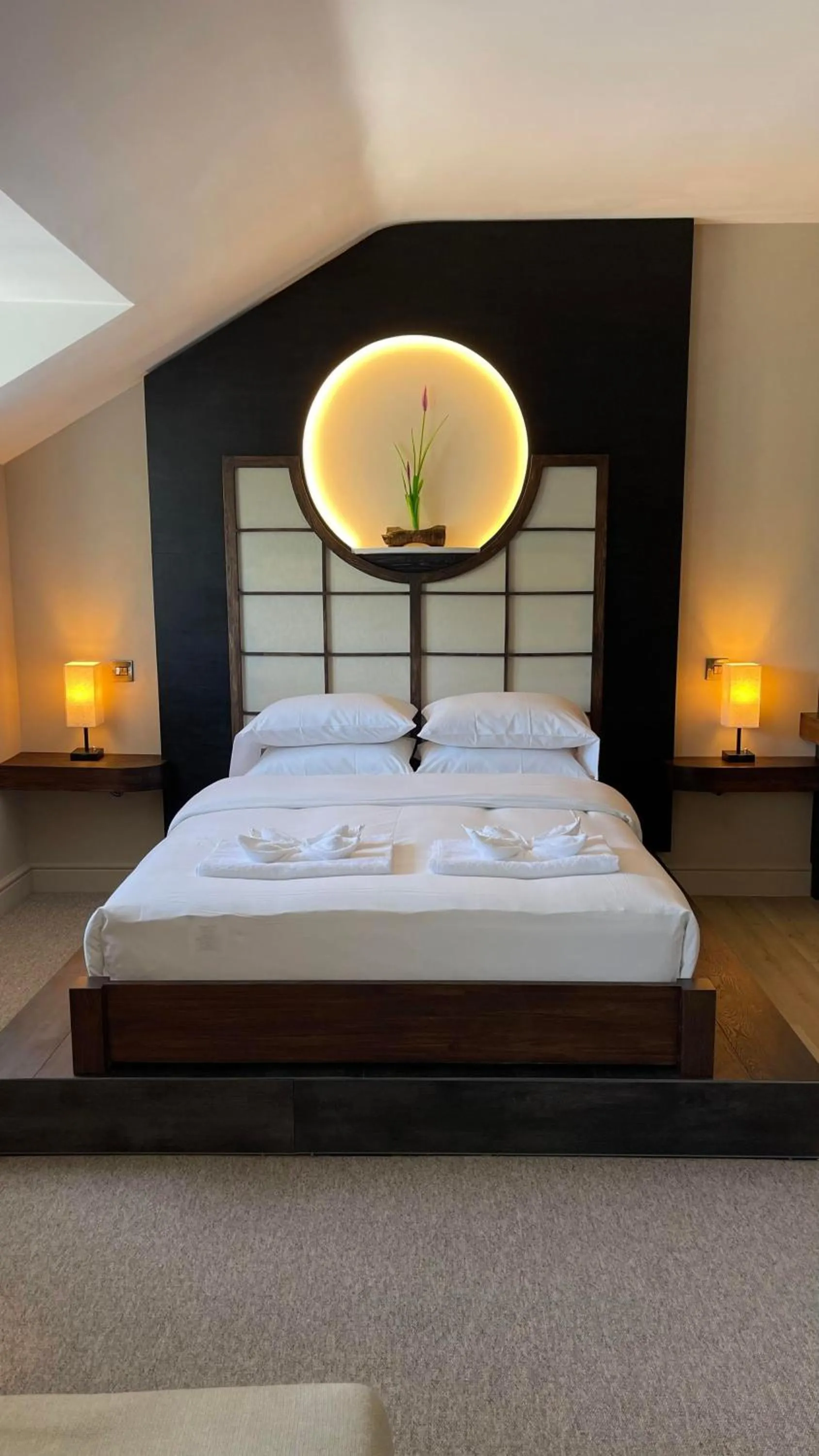 Bed in The Imperial Dragon Hotel