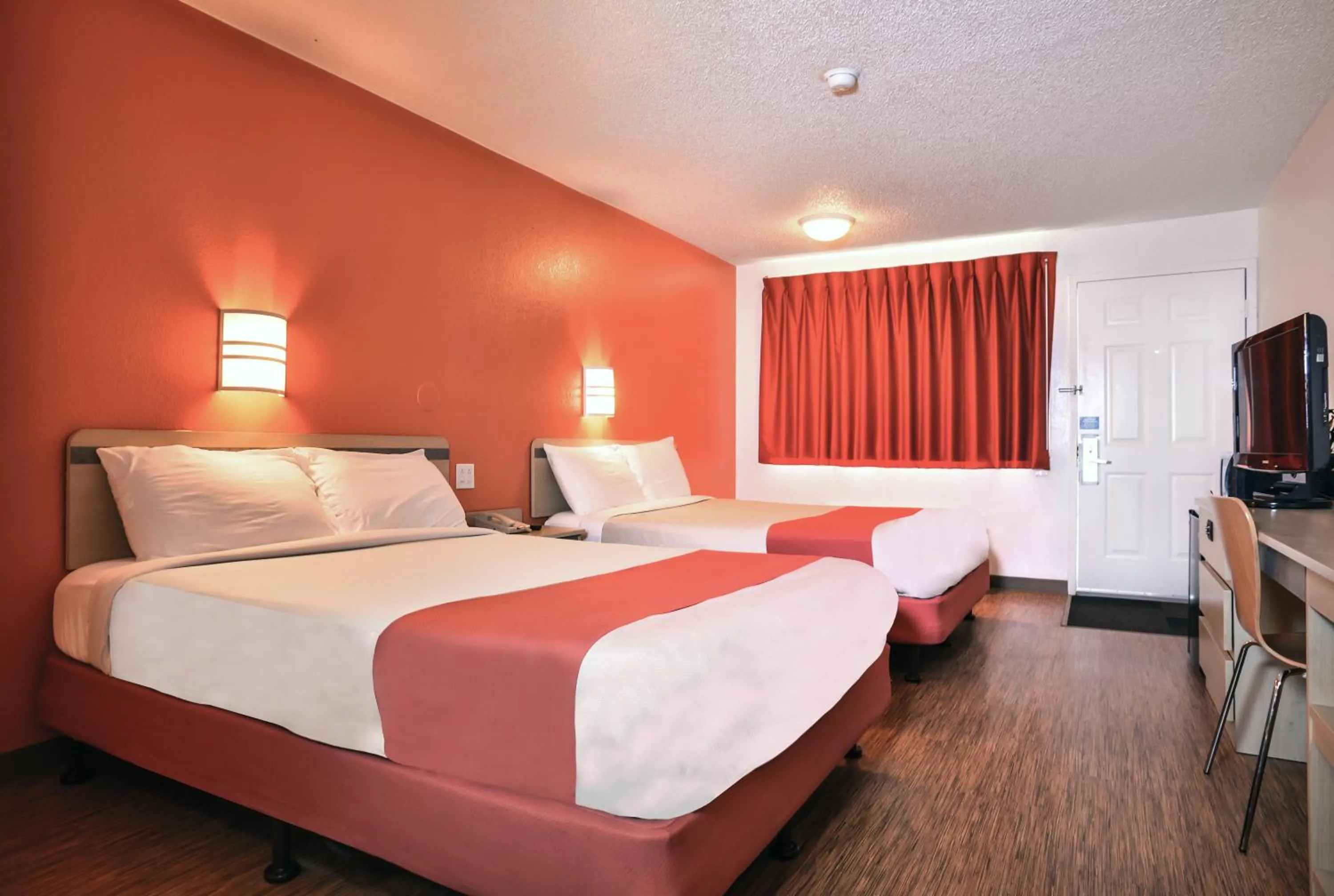 Bedroom, Bed in Motel 6-Saint Joseph, MO