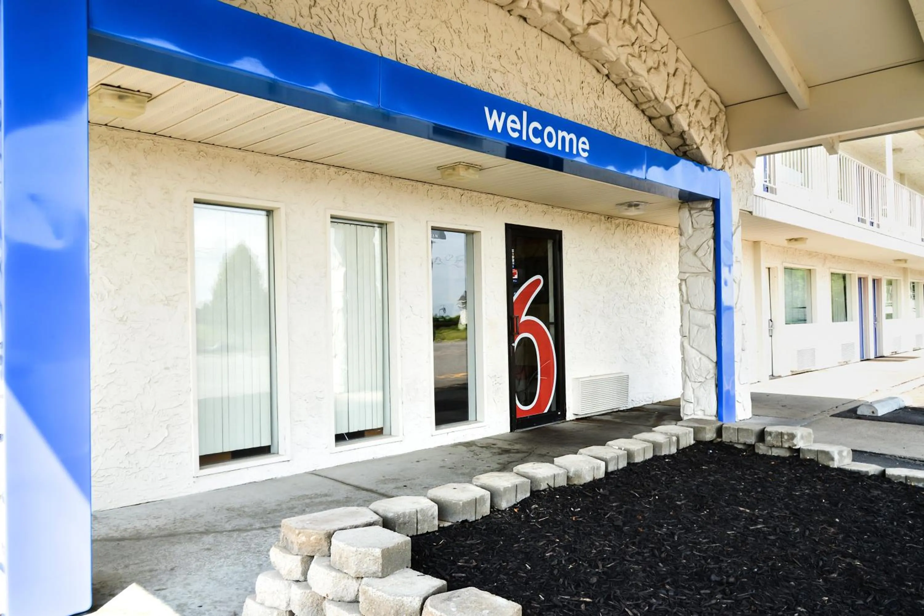 Facade/entrance in Motel 6-Saint Joseph, MO