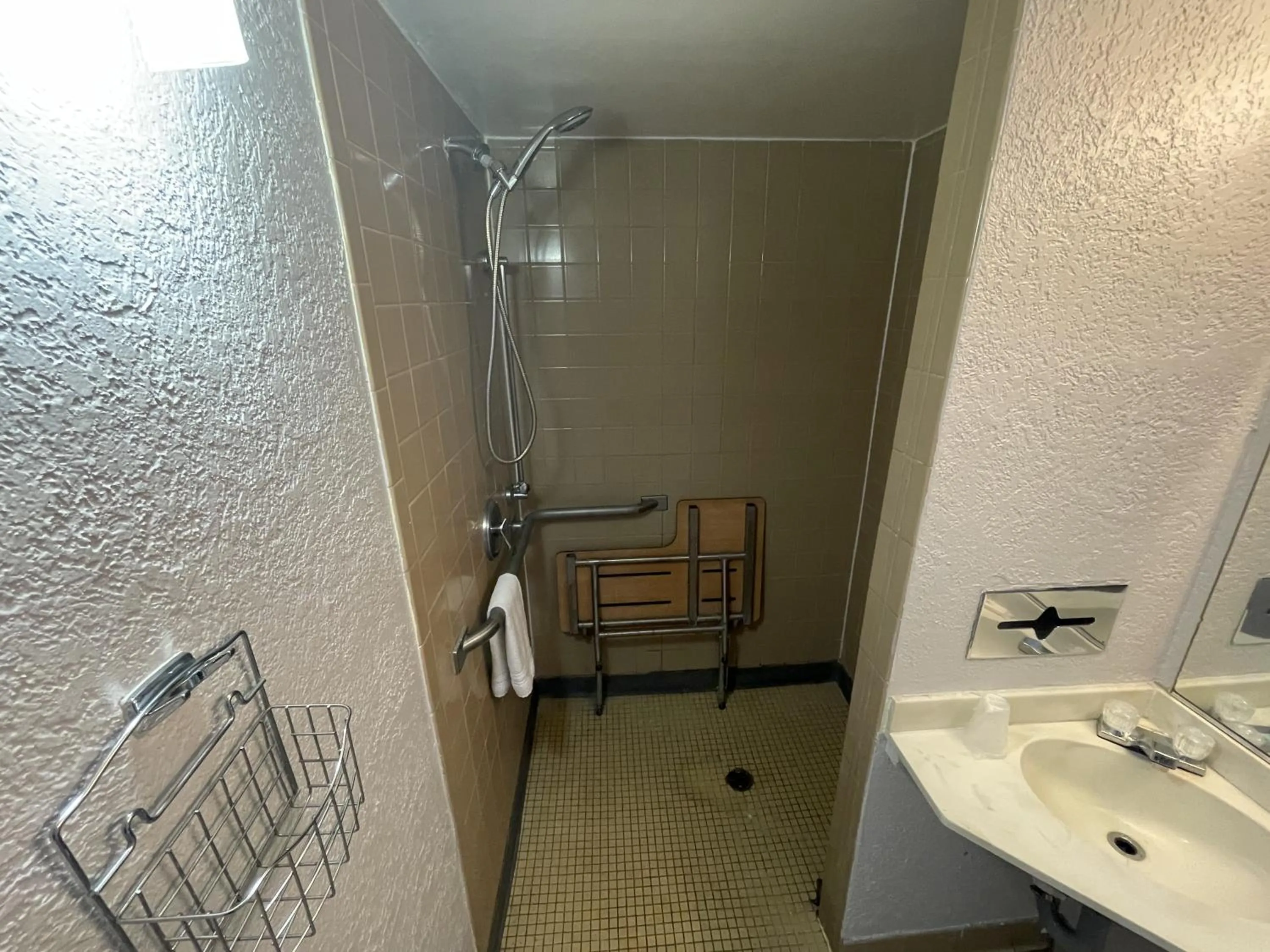 Bathroom in Rodeway Inn Albuquerque West