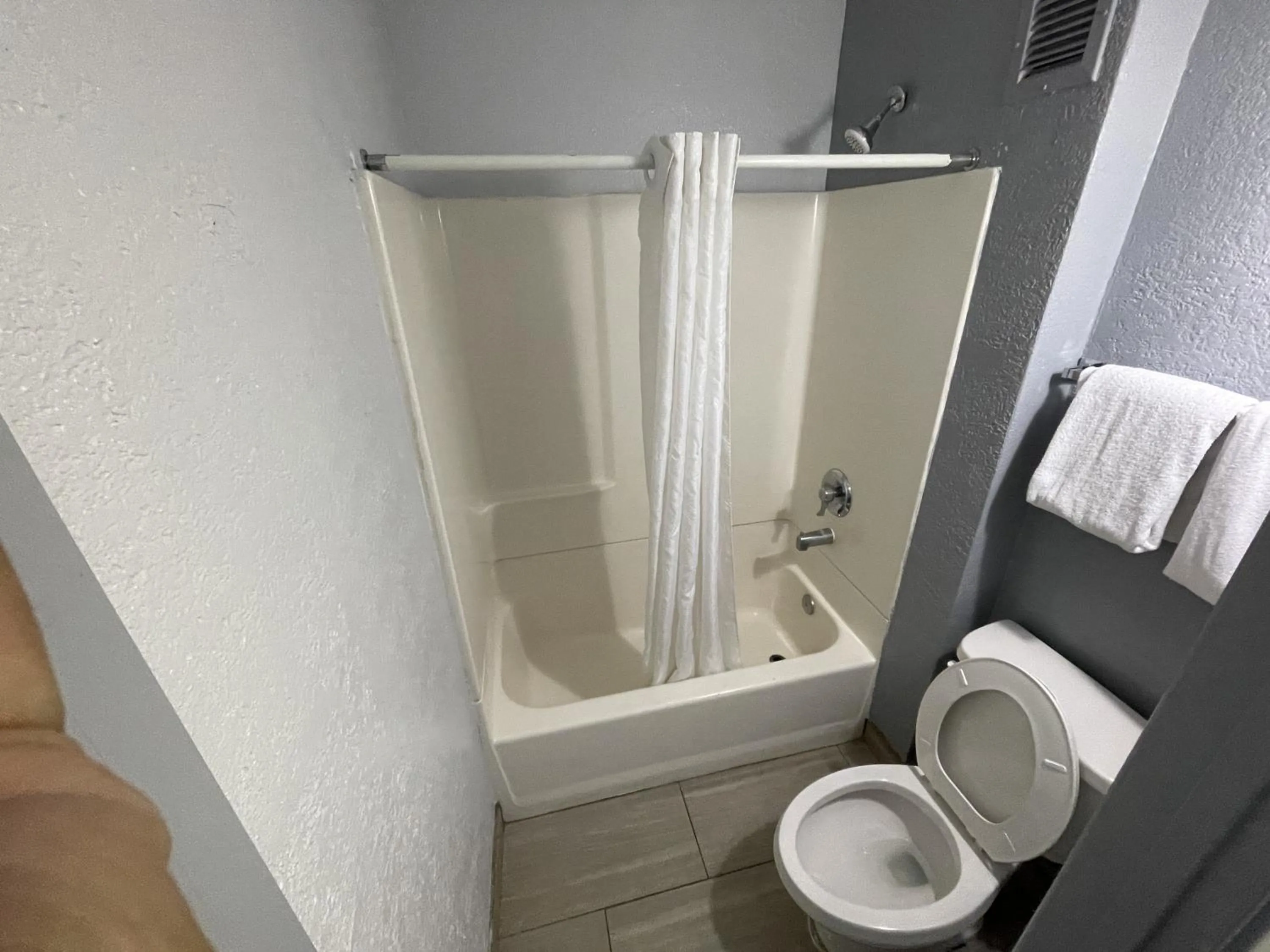 Bathroom in Rodeway Inn Albuquerque West