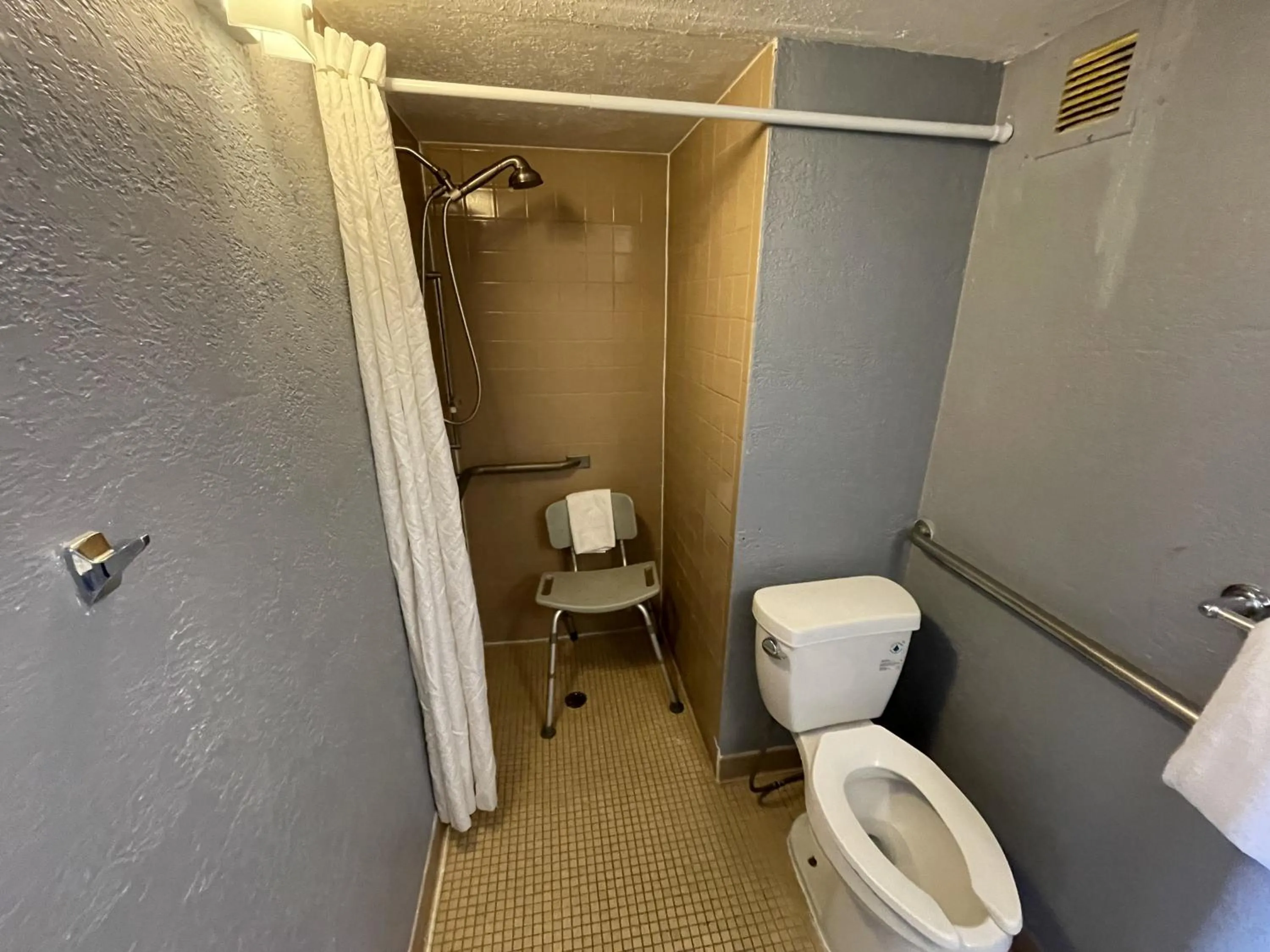 Bathroom in Rodeway Inn Albuquerque West